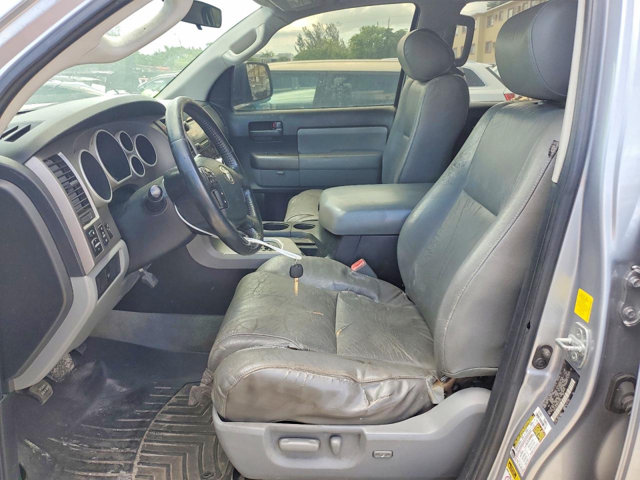 2011 Toyota Sequoia Sr5 Серебряный vin: 5TDZY5G18BS034800