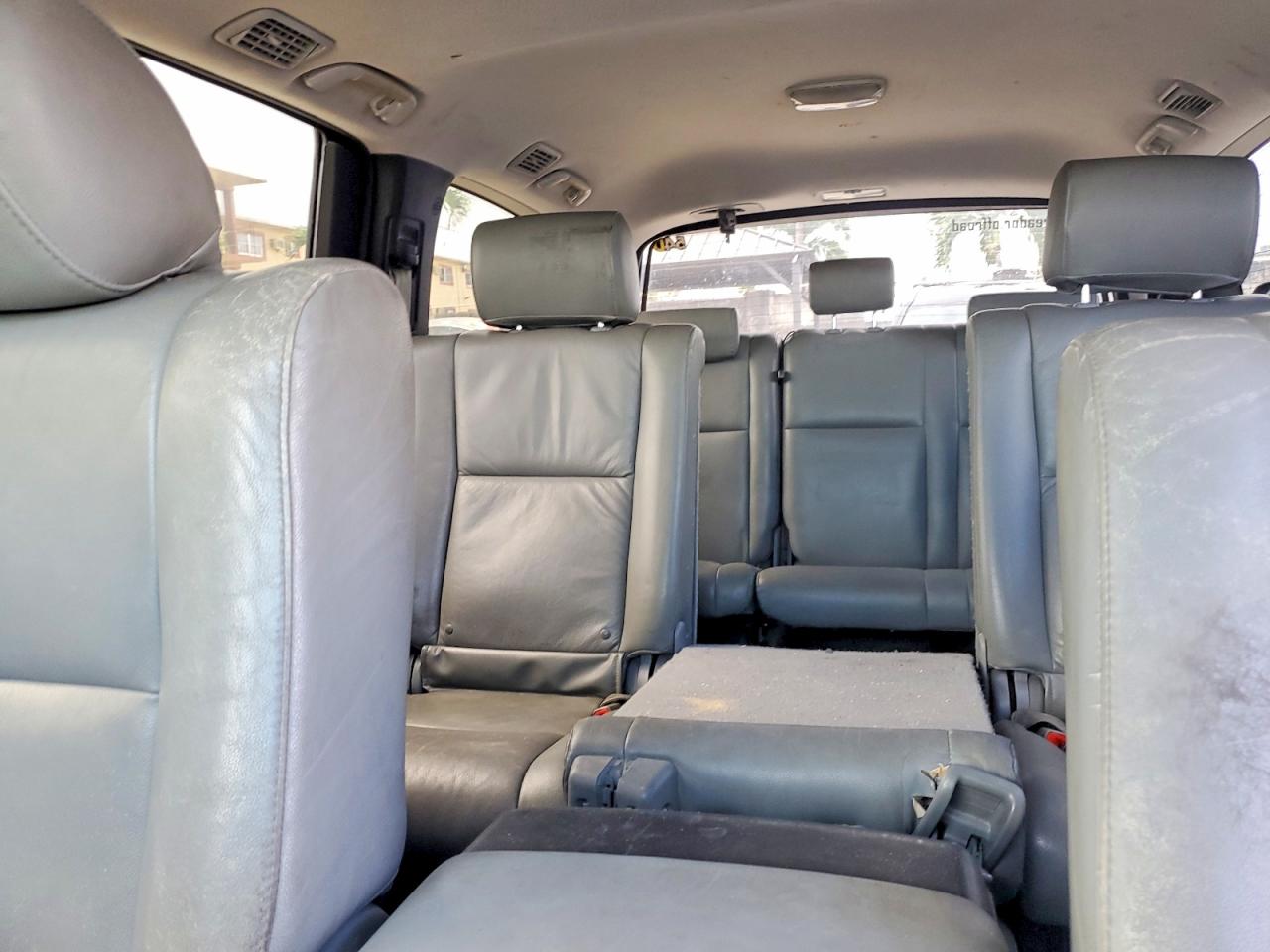 2011 Toyota Sequoia Sr5 Серебряный vin: 5TDZY5G18BS034800