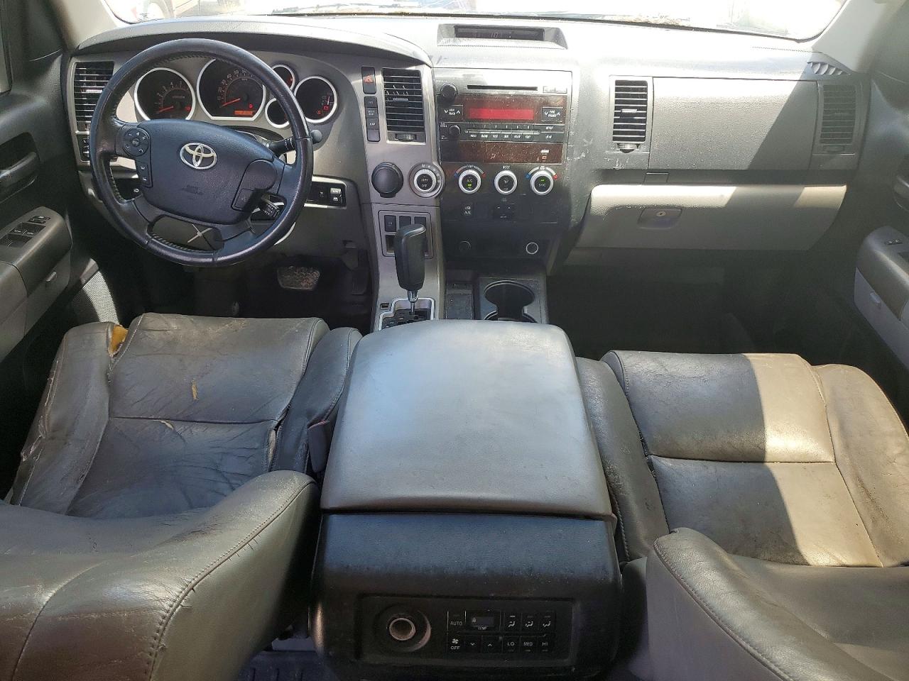 2011 Toyota Sequoia Sr5 Серебряный vin: 5TDZY5G18BS034800