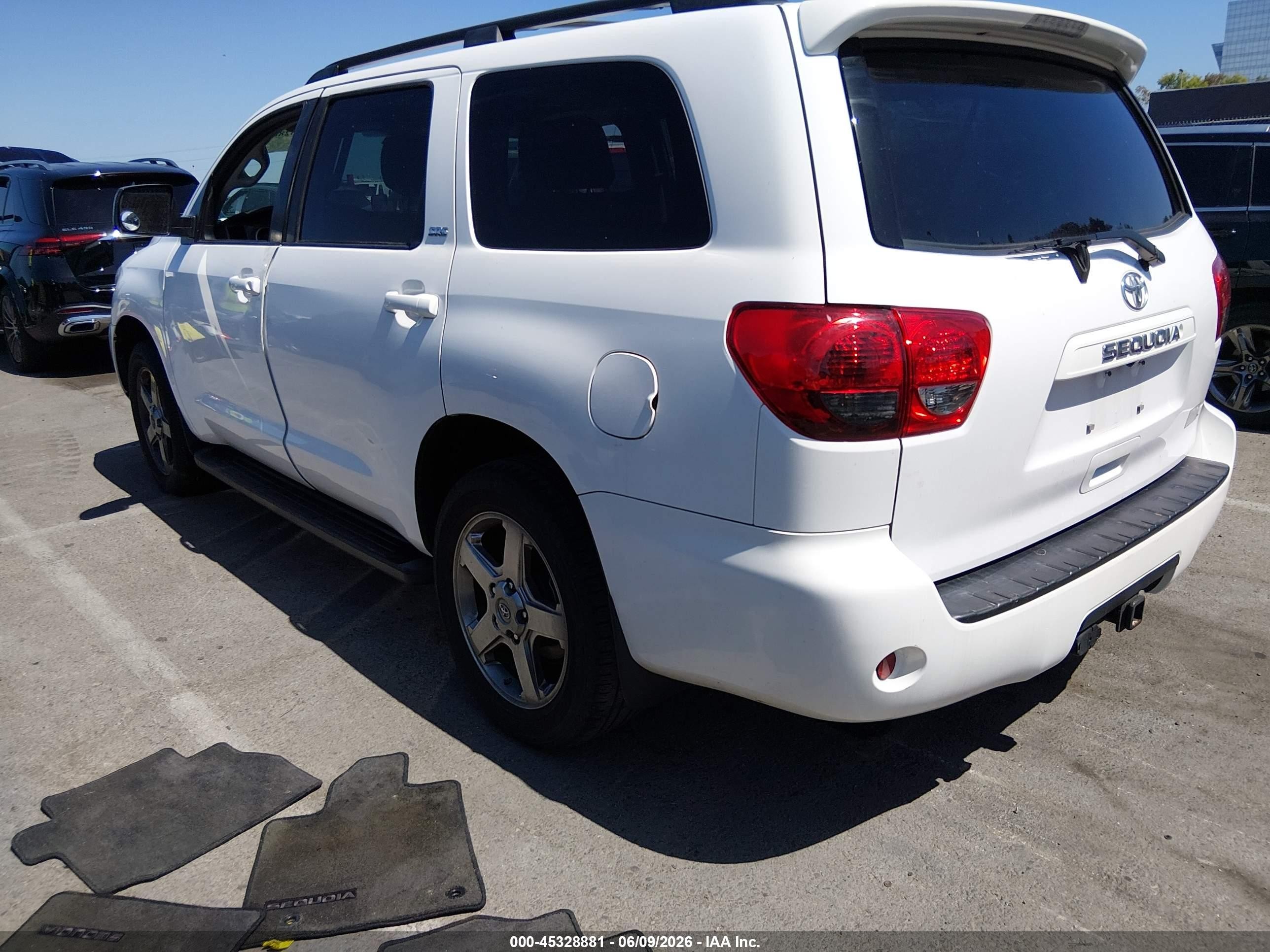 2012 Toyota Sequoia Sr5 5.7l V8 White vin: 5TDZY5G18CS038413