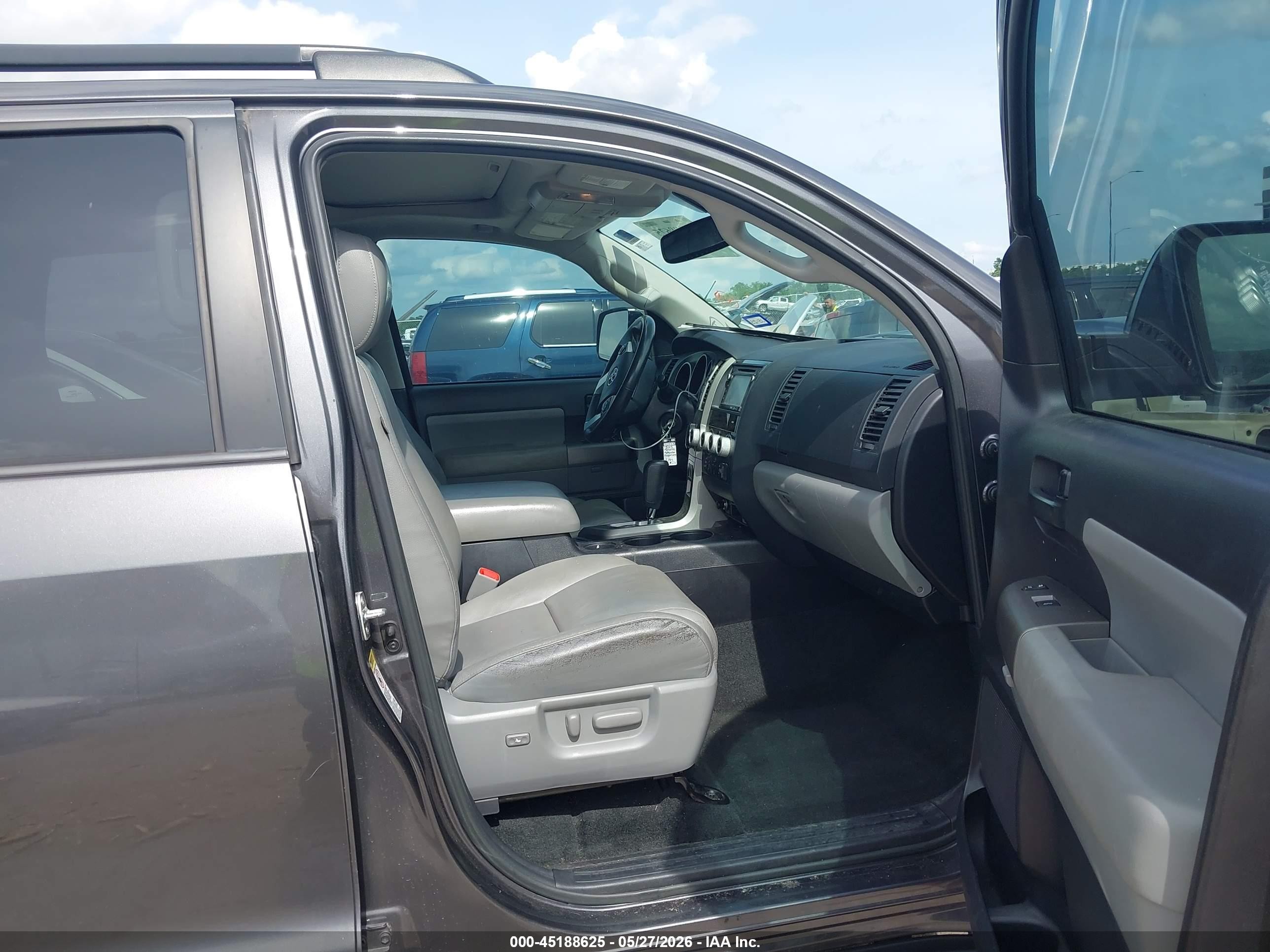 2015 Toyota Sequoia Sr5 5.7l V8 Gray vin: 5TDZY5G18FS056950