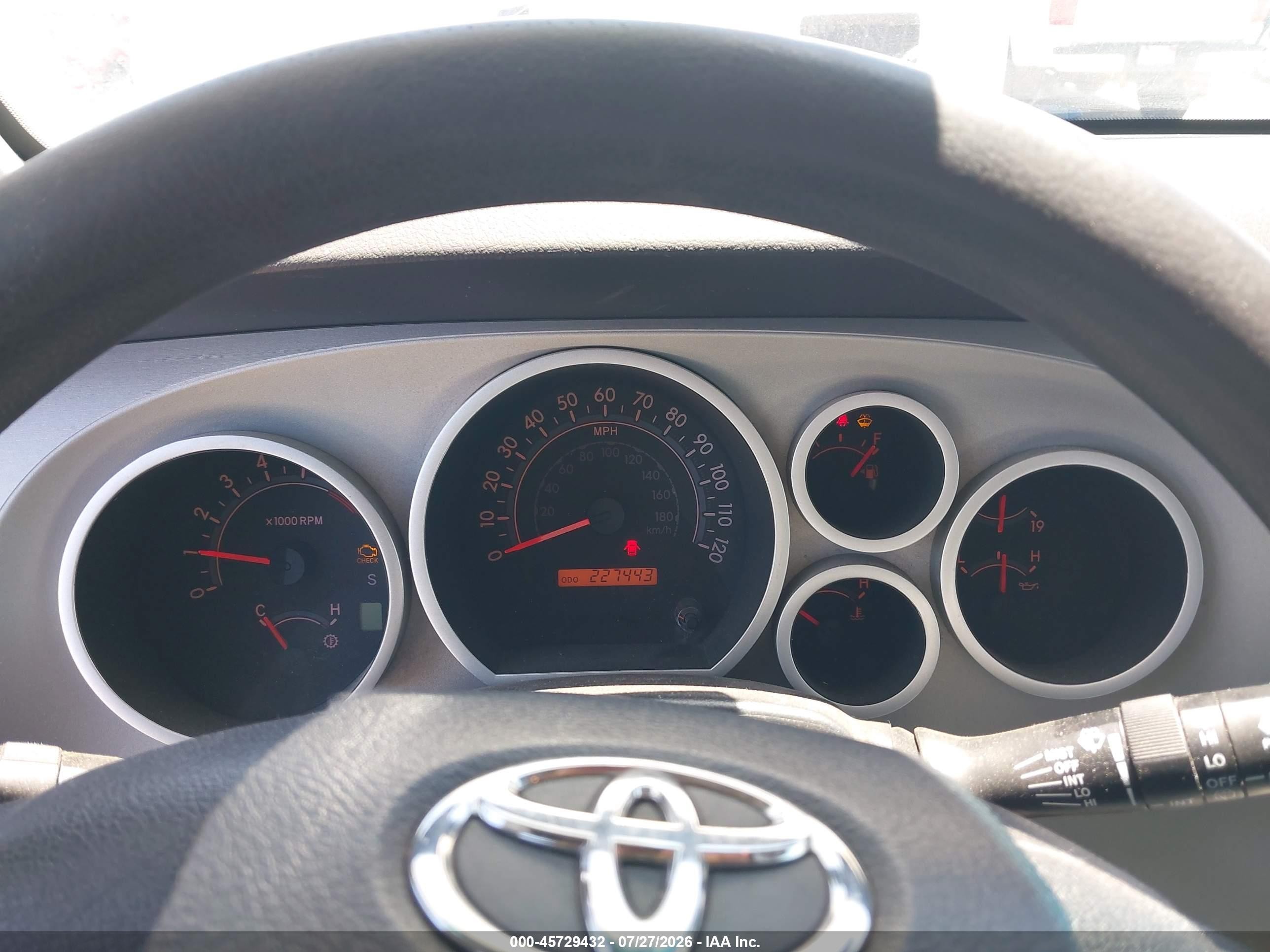 2008 Toyota Sequoia Sr5 5.7l V8 Silver vin: 5TDZY64A18S009059