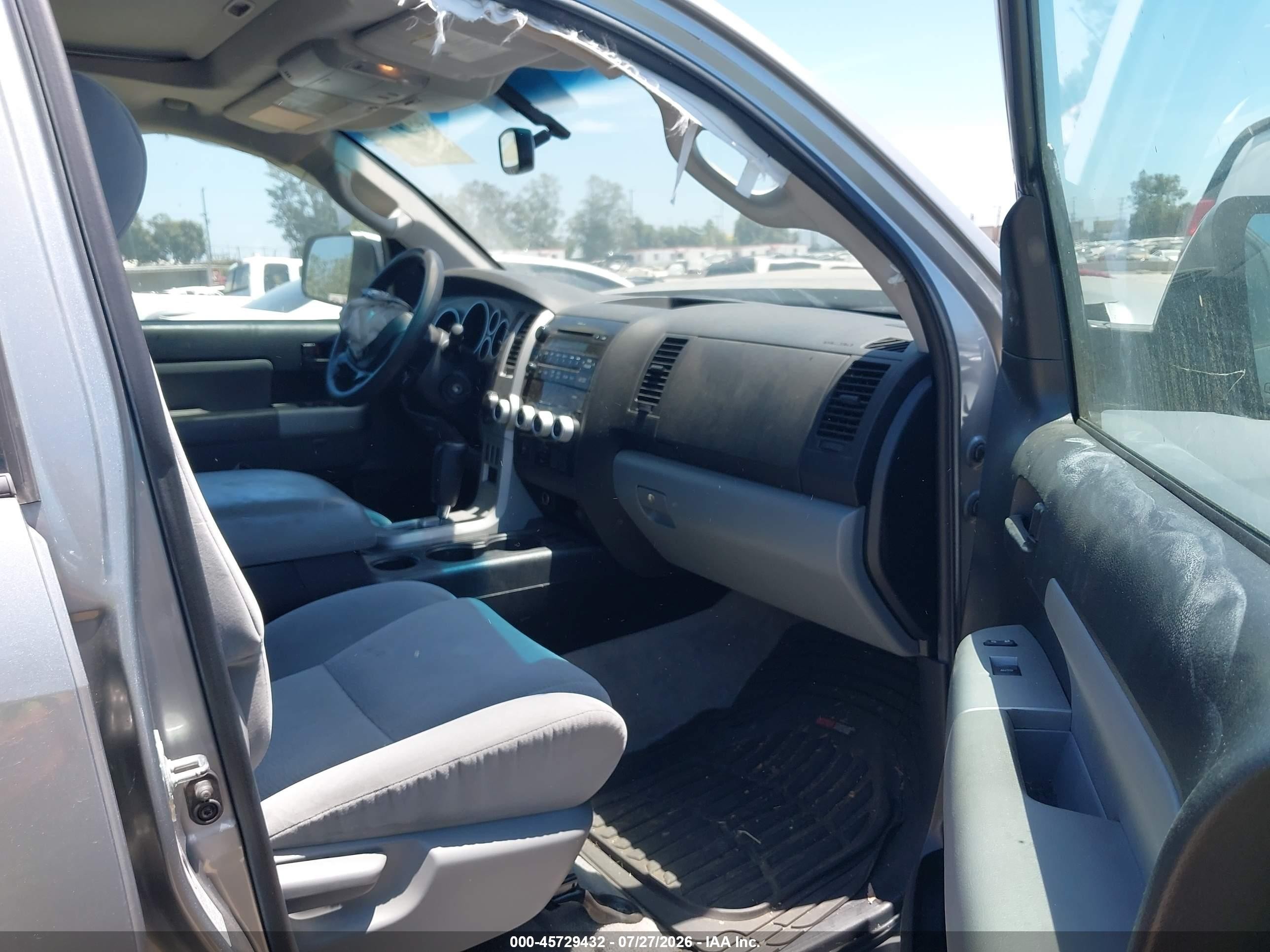 2008 Toyota Sequoia Sr5 5.7l V8 Silver vin: 5TDZY64A18S009059