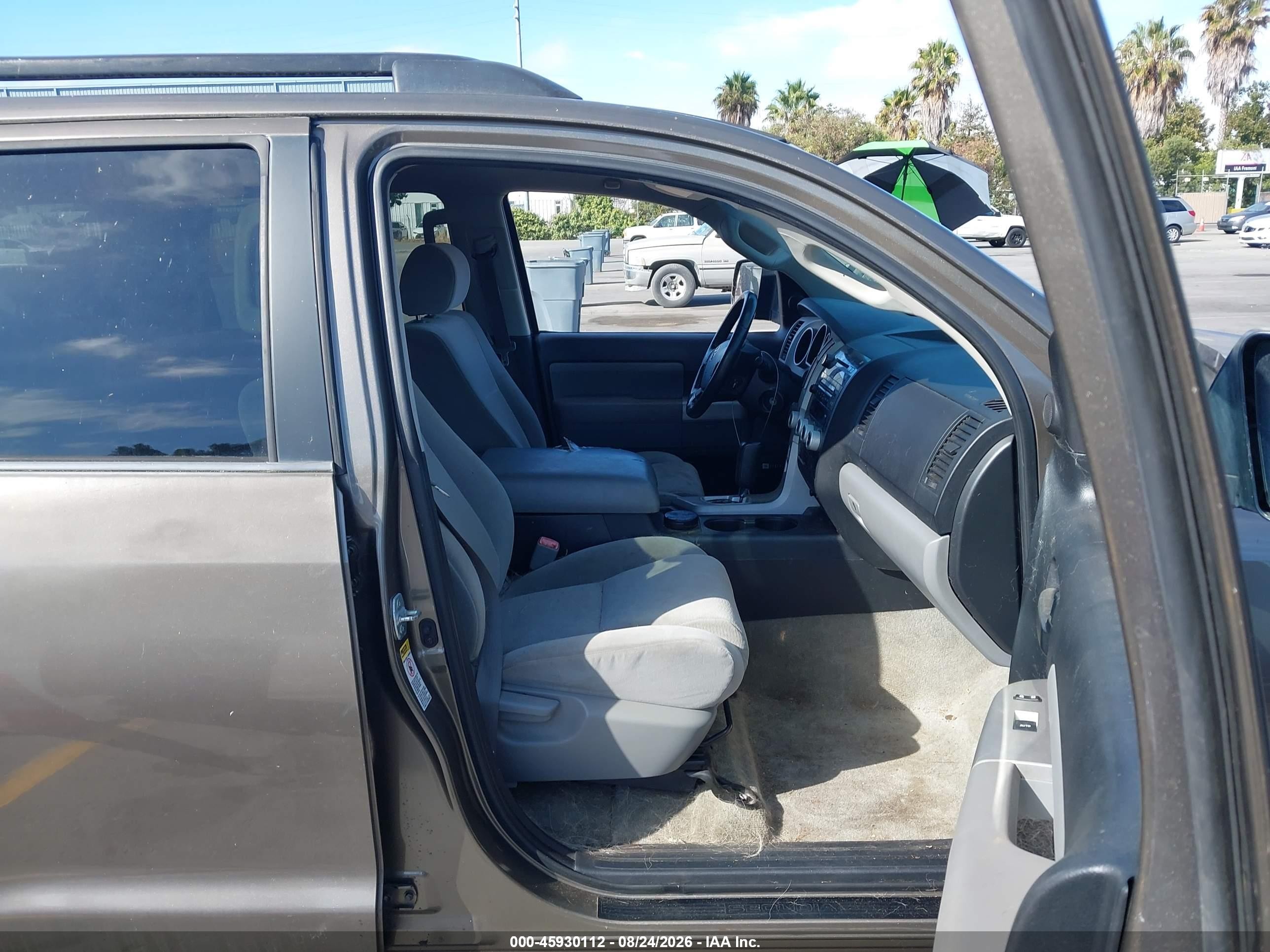 2008 Toyota Sequoia Sr5 5.7l V8 Gray vin: 5TDZY64A18S014665