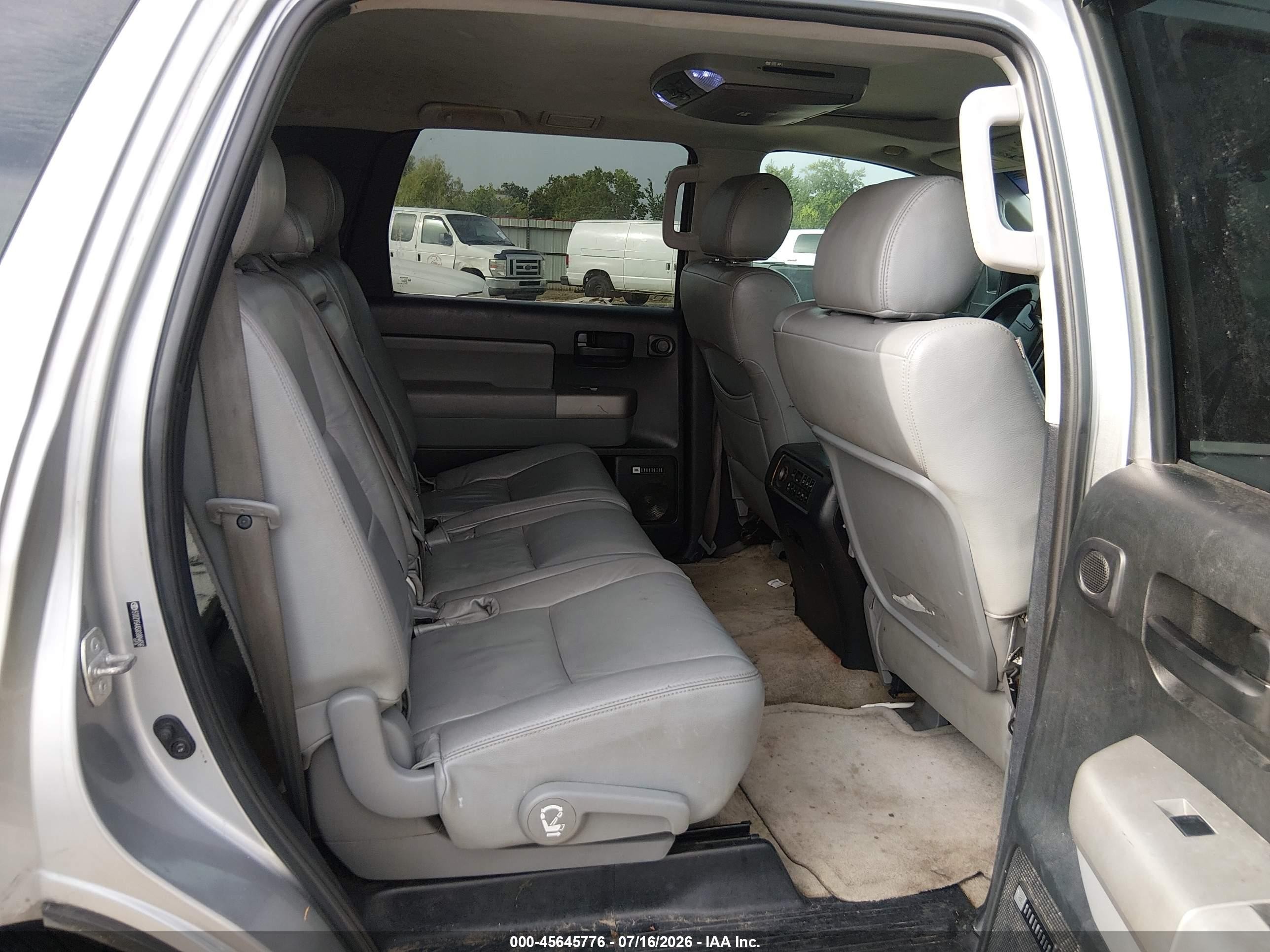 2008 Toyota Sequoia Sr5 5.7l V8 Silver vin: 5TDZY64A58S004656