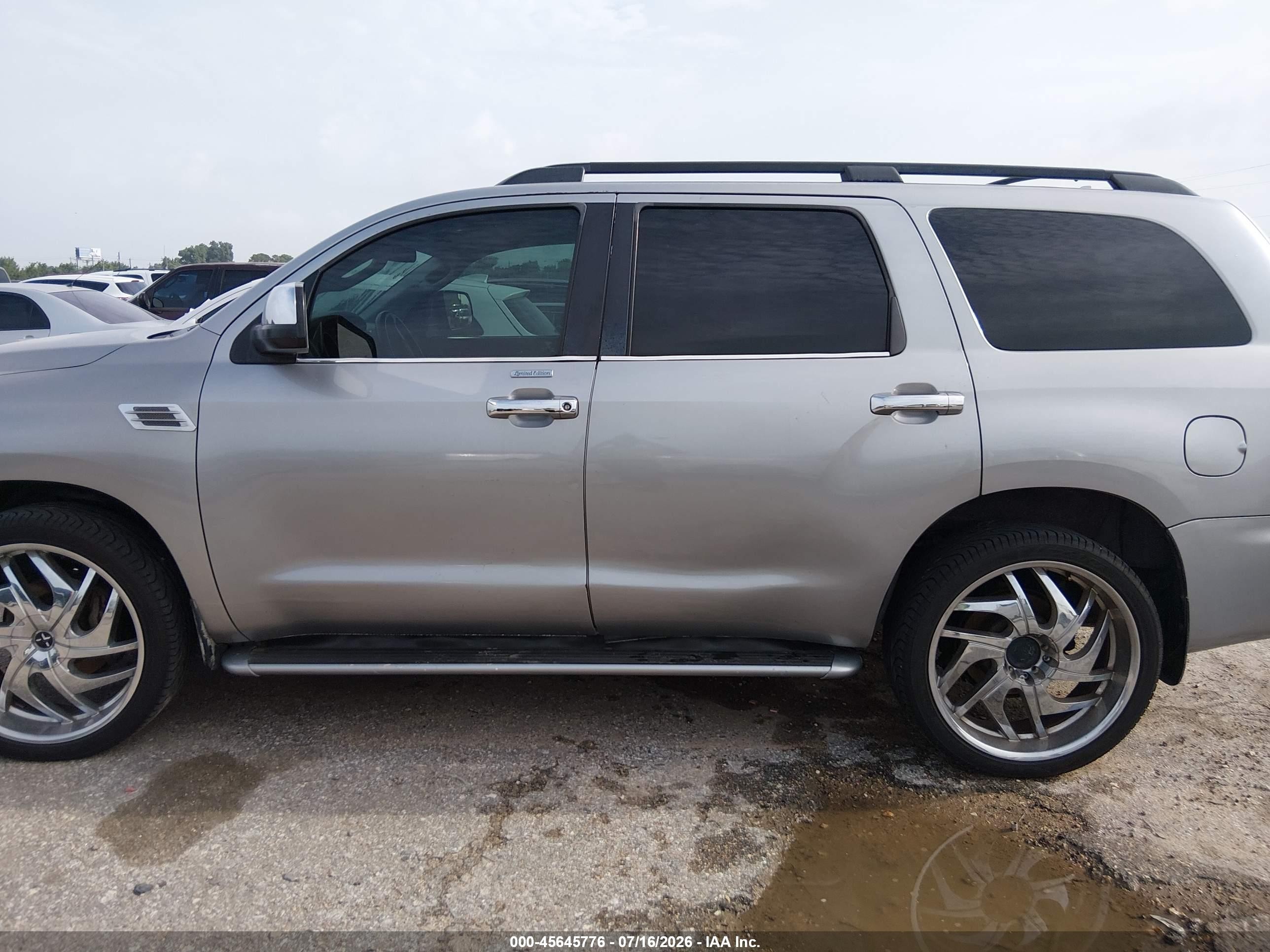 2008 Toyota Sequoia Sr5 5.7l V8 Silver vin: 5TDZY64A58S004656