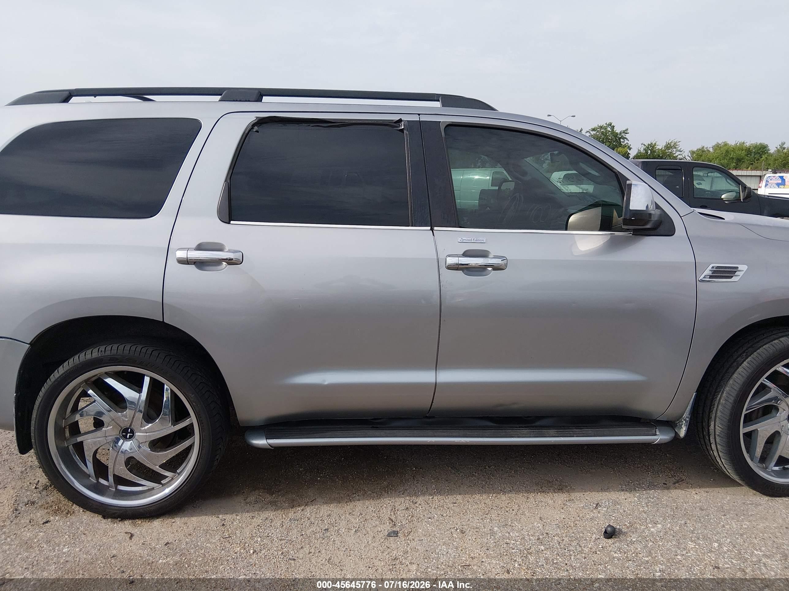 2008 Toyota Sequoia Sr5 5.7l V8 Silver vin: 5TDZY64A58S004656