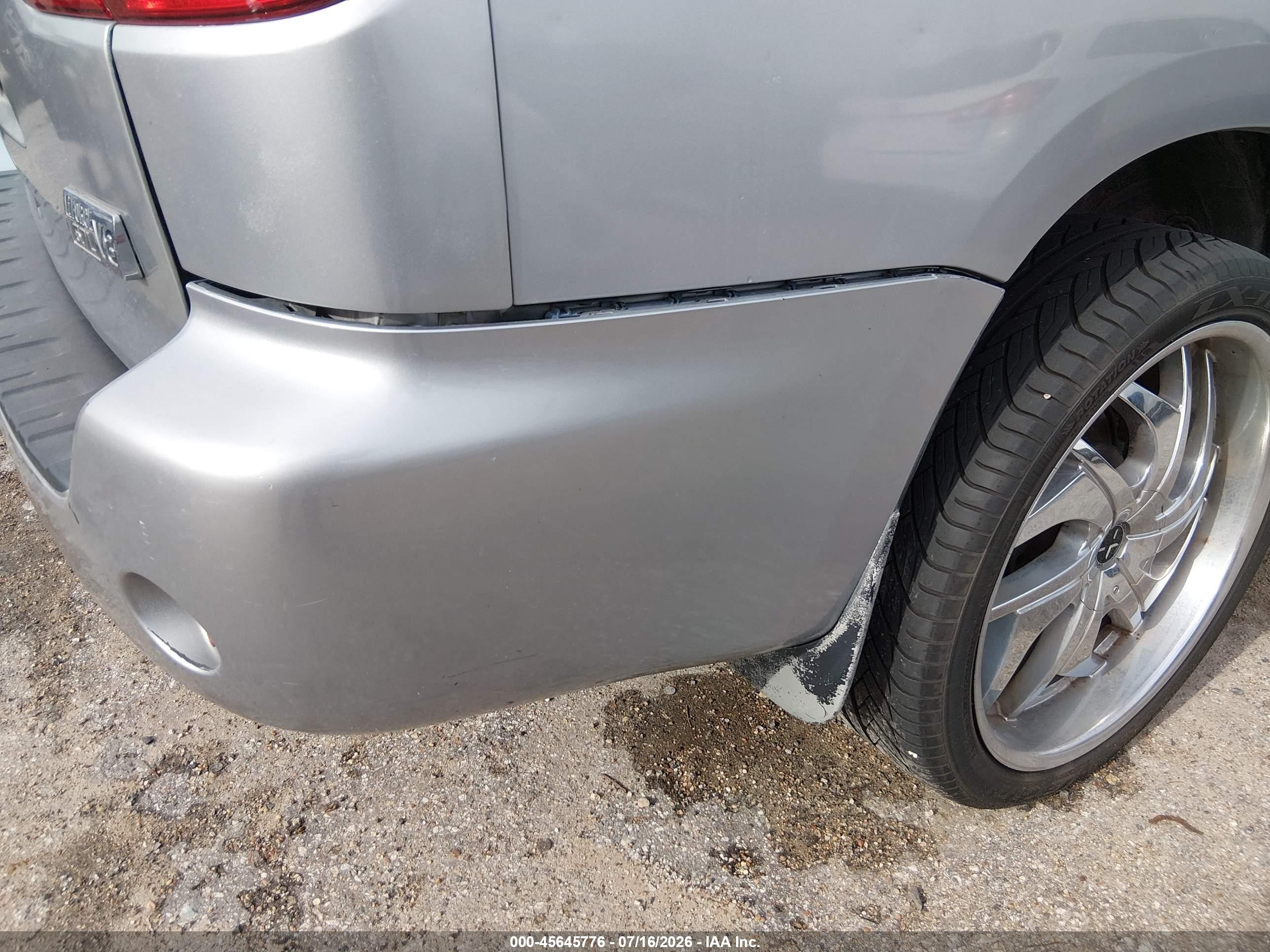 2008 Toyota Sequoia Sr5 5.7l V8 Silver vin: 5TDZY64A58S004656