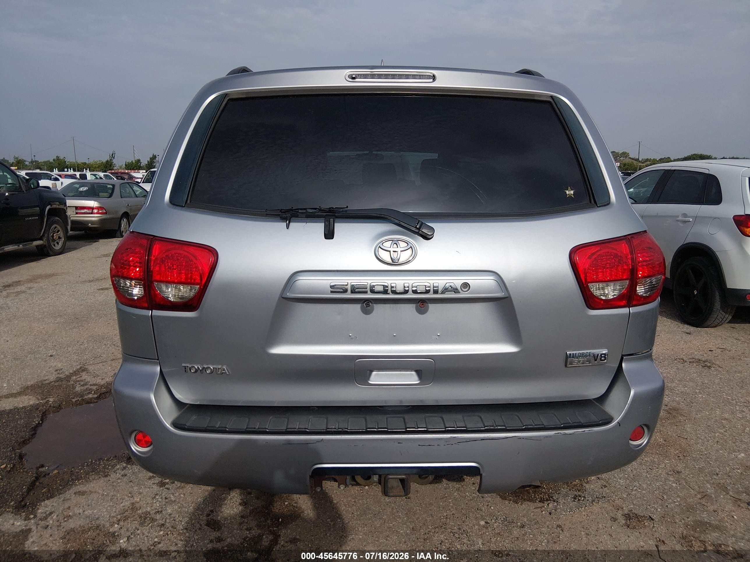 2008 Toyota Sequoia Sr5 5.7l V8 Silver vin: 5TDZY64A58S004656