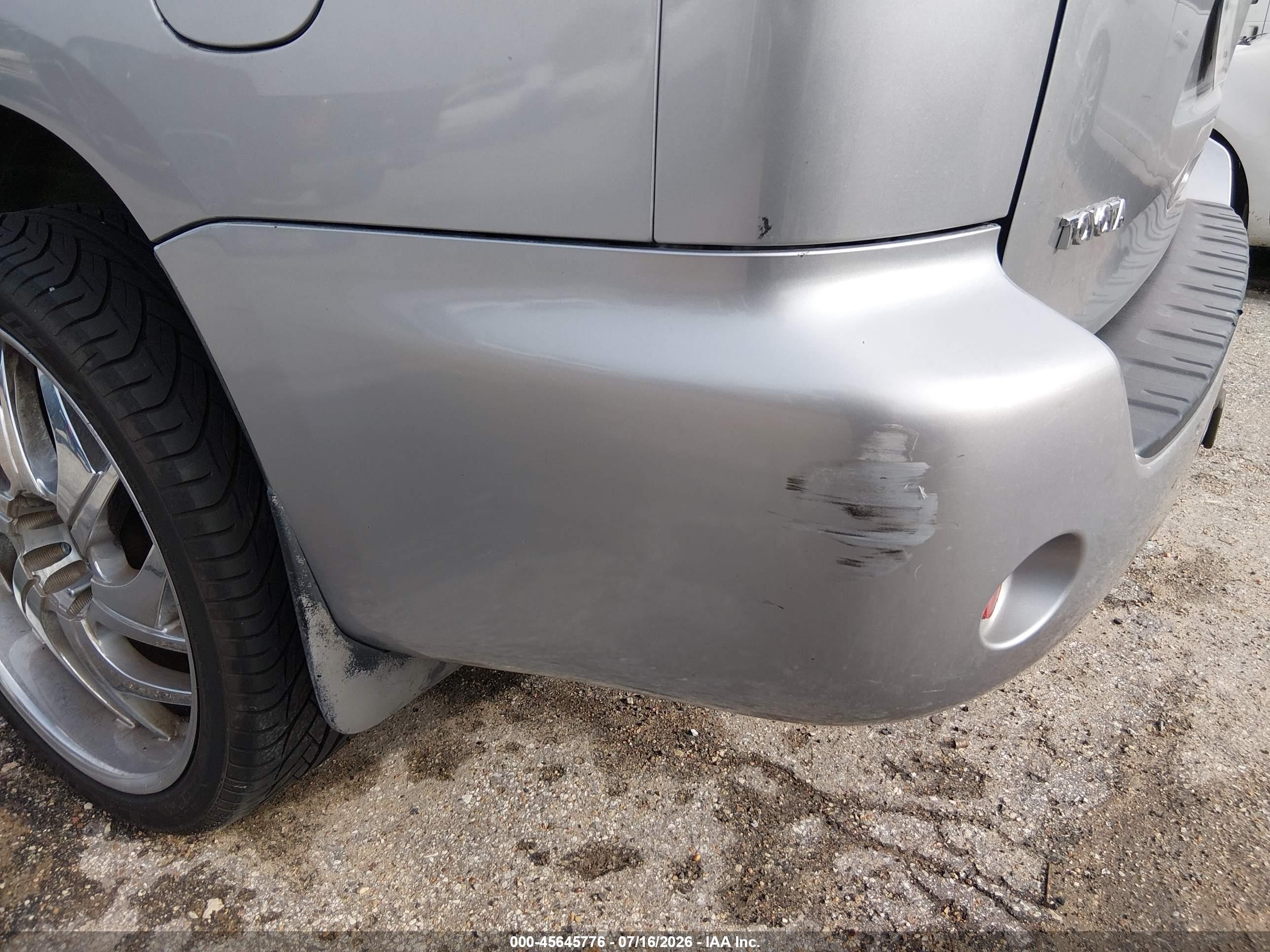 2008 Toyota Sequoia Sr5 5.7l V8 Silver vin: 5TDZY64A58S004656