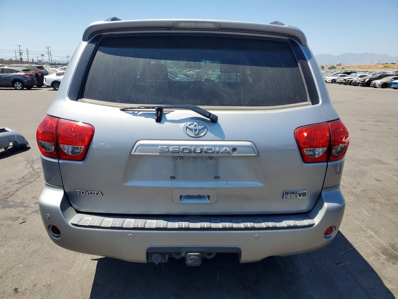 2008 Toyota Sequoia Sr5 Silver vin: 5TDZY64A68S005394