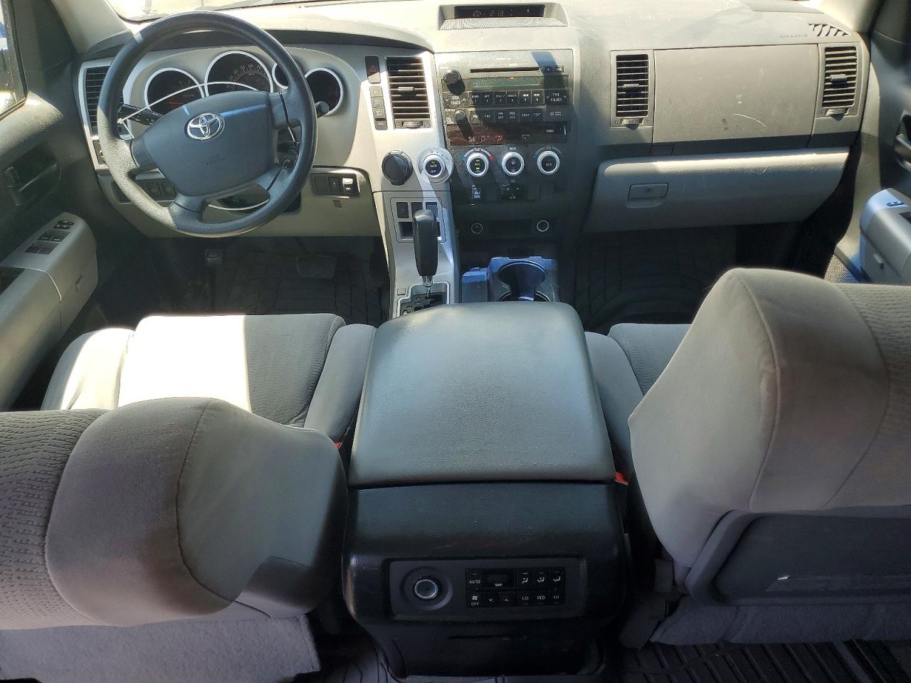 2008 Toyota Sequoia Sr5 Silver vin: 5TDZY64A68S005394