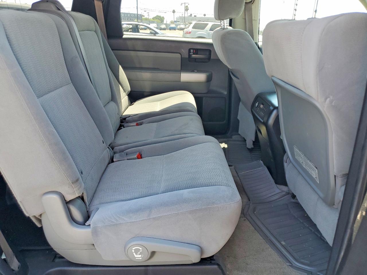 2008 Toyota Sequoia Sr5 Silver vin: 5TDZY64A68S005394