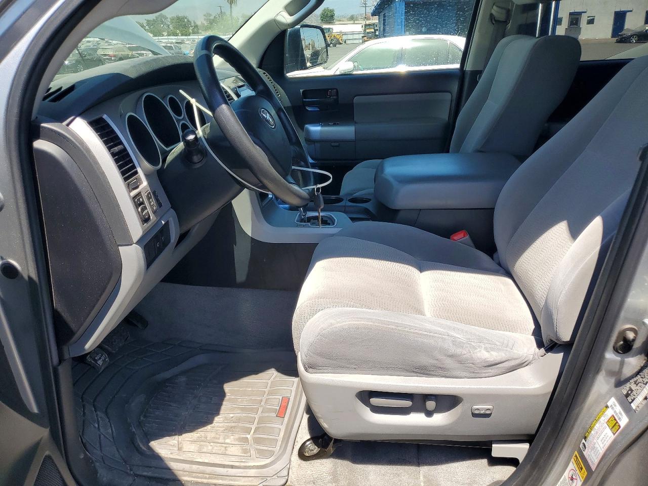 2008 Toyota Sequoia Sr5 Silver vin: 5TDZY64A68S005394