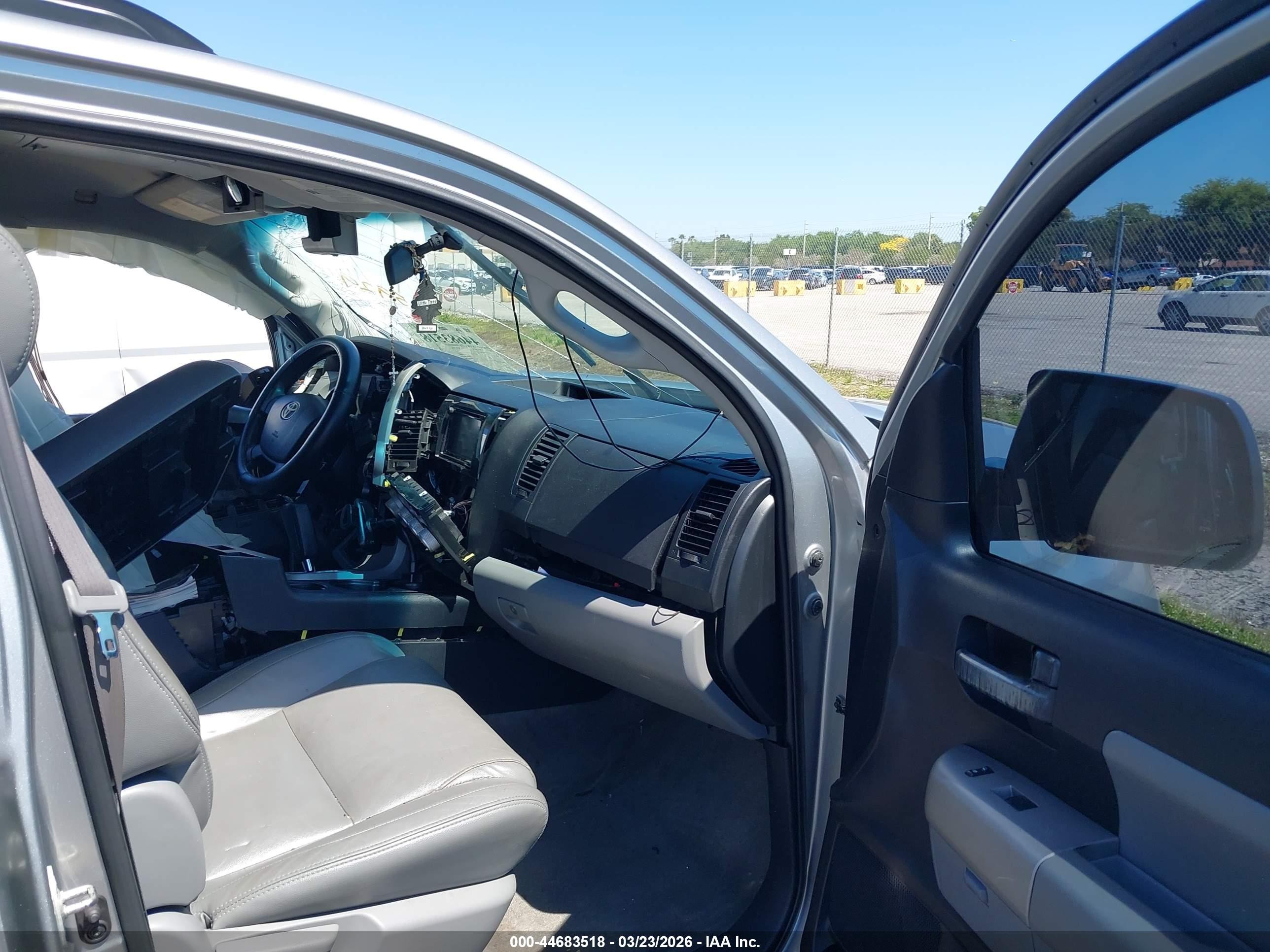 2008 Toyota Sequoia Sr5 5.7l V8 Серый vin: 5TDZY64AX8S014552