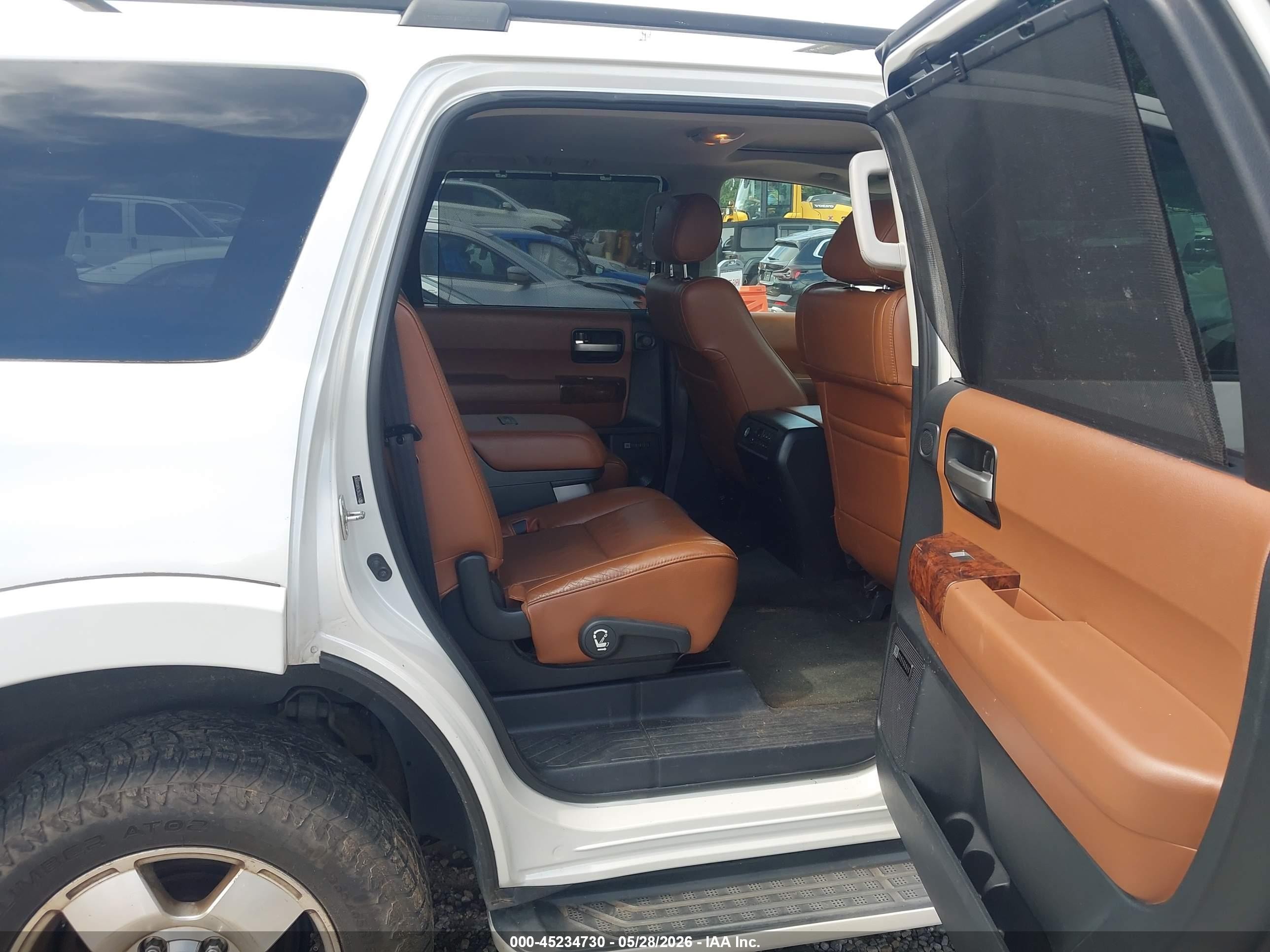 2008 Toyota Sequoia Platinum 5.7l V8 White vin: 5TDZY67A08S008982