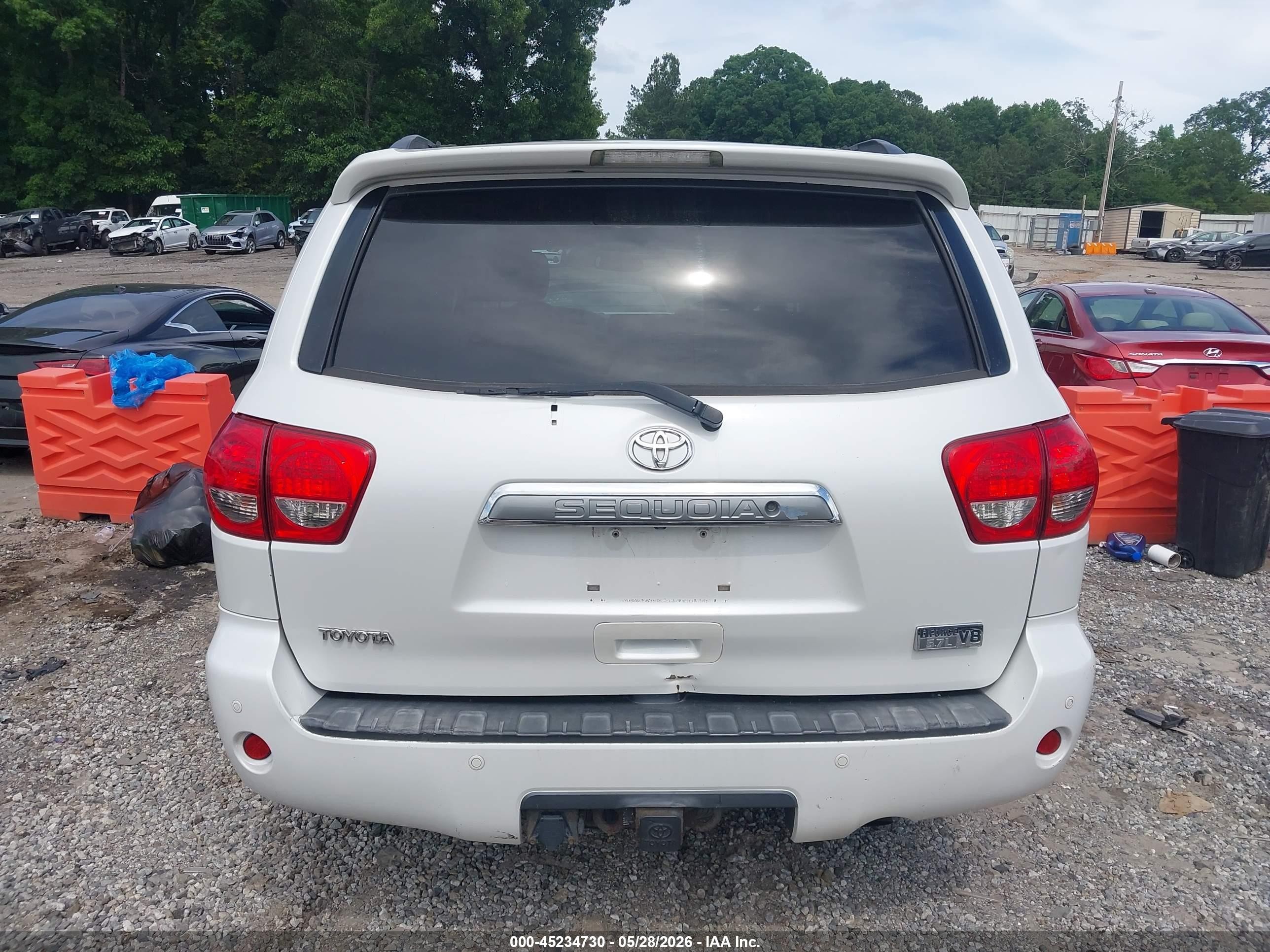 2008 Toyota Sequoia Platinum 5.7l V8 White vin: 5TDZY67A08S008982