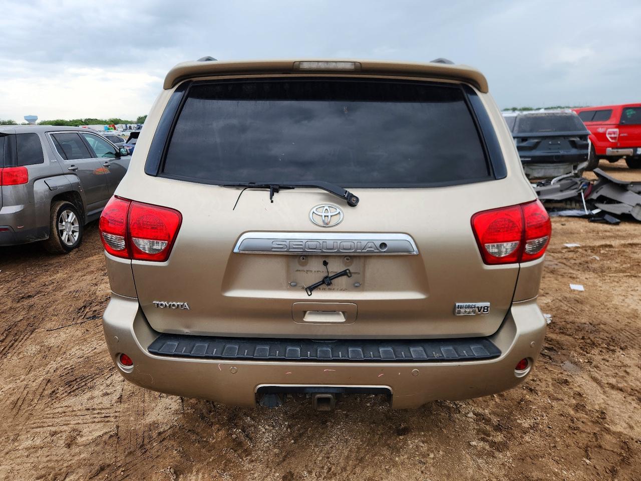2008 Toyota Seqouia Gold vin: 5TDZY68A18S007967