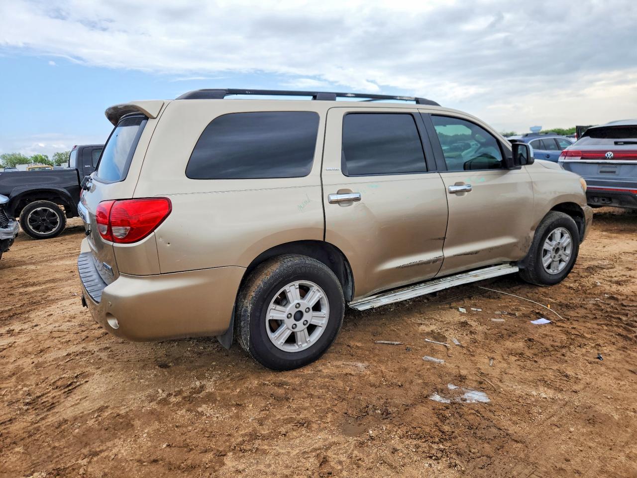 2008 Toyota Seqouia Gold vin: 5TDZY68A18S007967
