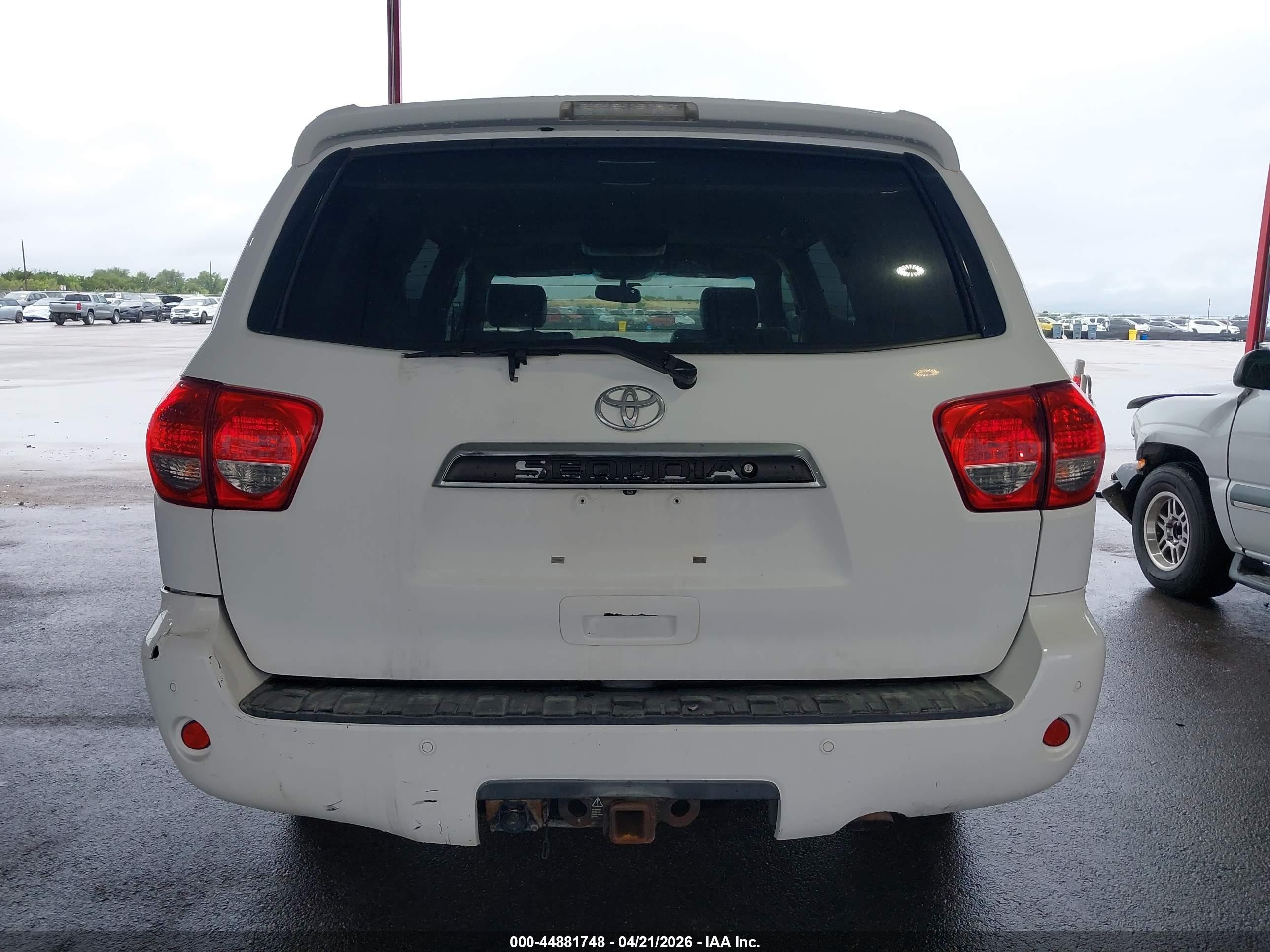 2008 Toyota Sequoia Limited 5.7l V8 Белый vin: 5TDZY68A48S004626