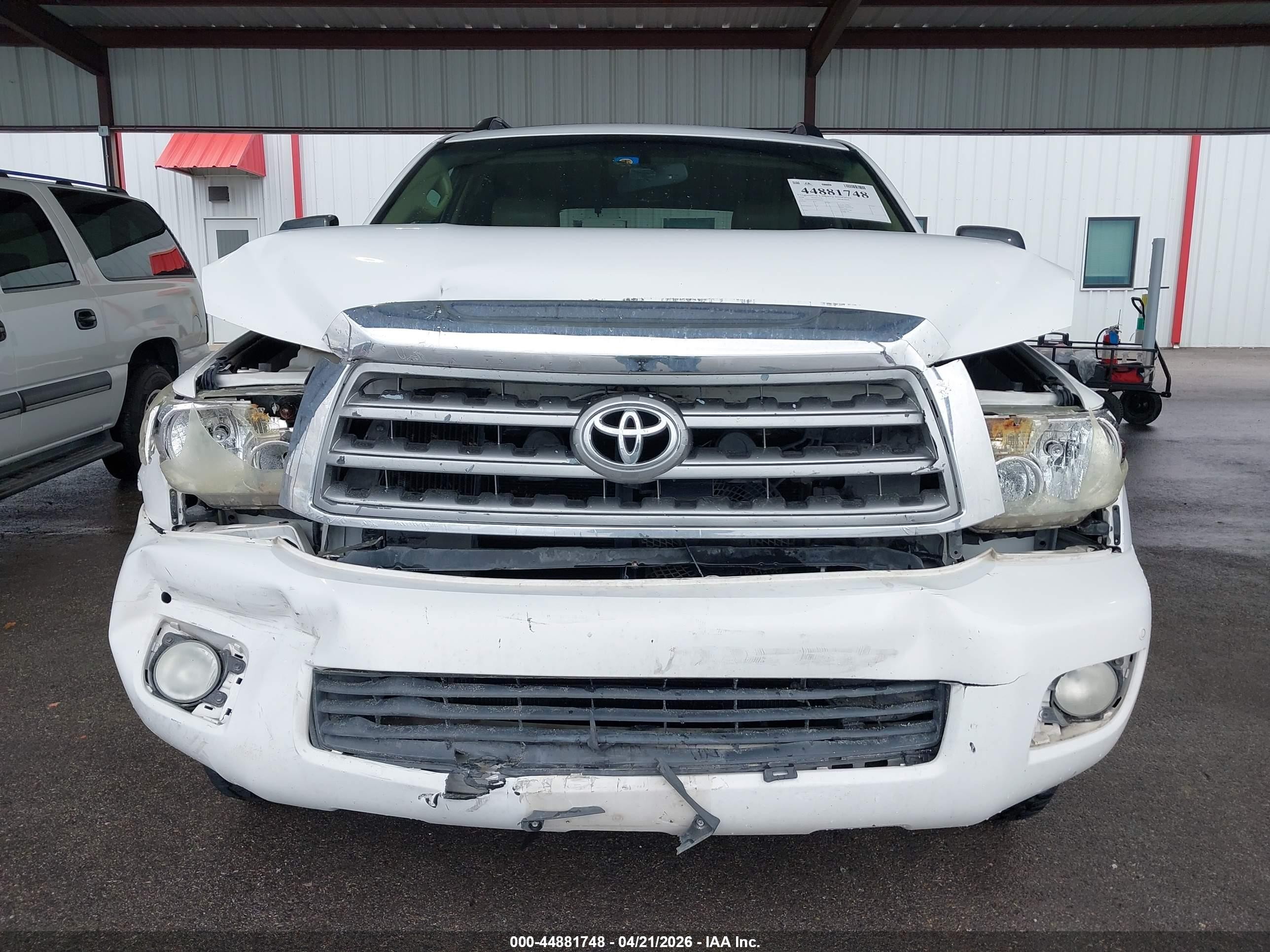 2008 Toyota Sequoia Limited 5.7l V8 Белый vin: 5TDZY68A48S004626