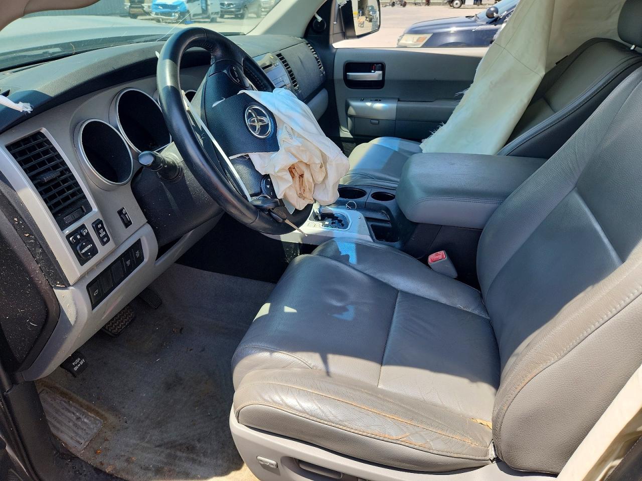 2008 Toyota Sequoia Limited Silver vin: 5TDZY68A88S007786