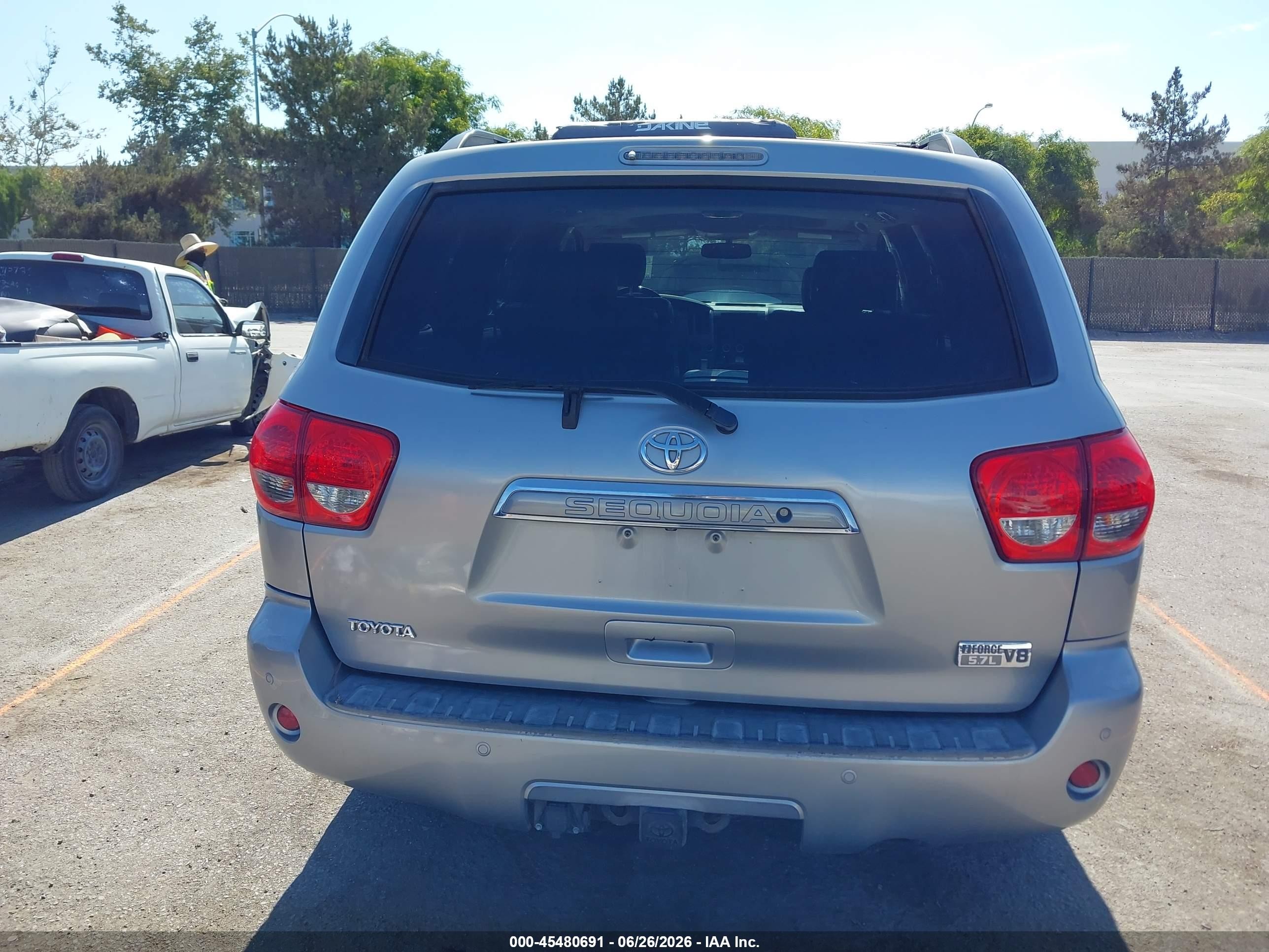 2008 Toyota Sequoia Limited 5.7l V8 Серый vin: 5TDZY68A88S014852