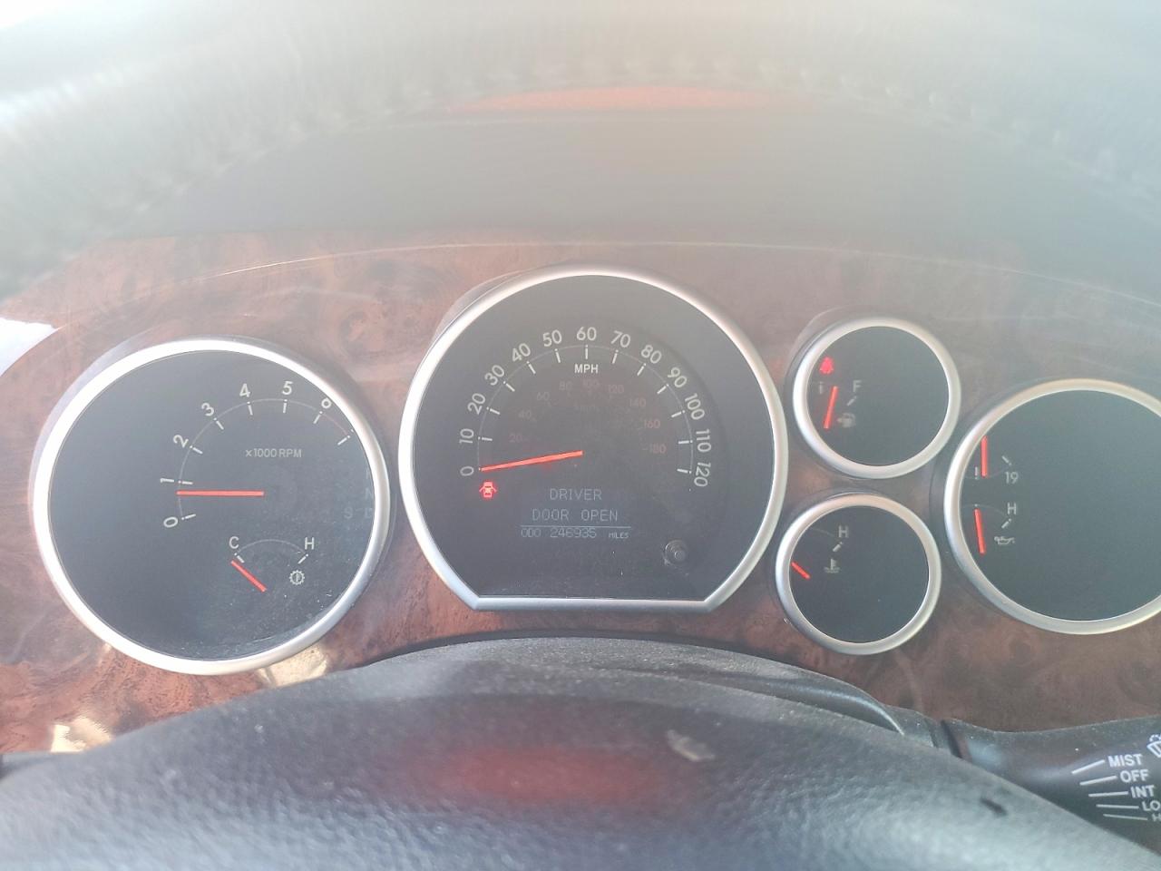 2008 Toyota Sequoia Limited Серебряный vin: 5TDZY68A98S008204