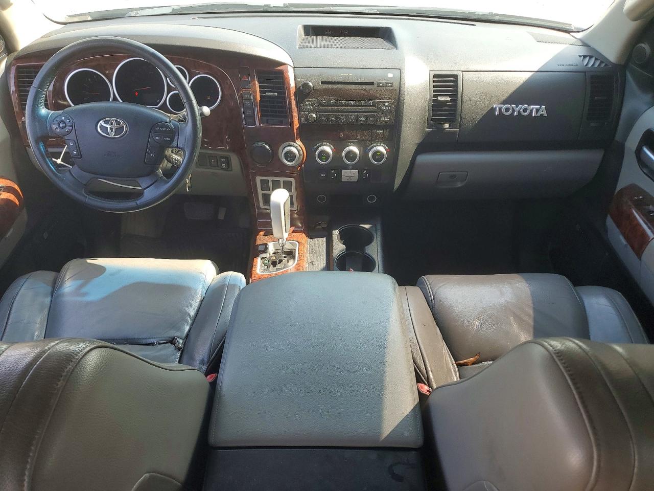 2008 Toyota Sequoia Limited Серебряный vin: 5TDZY68A98S008204