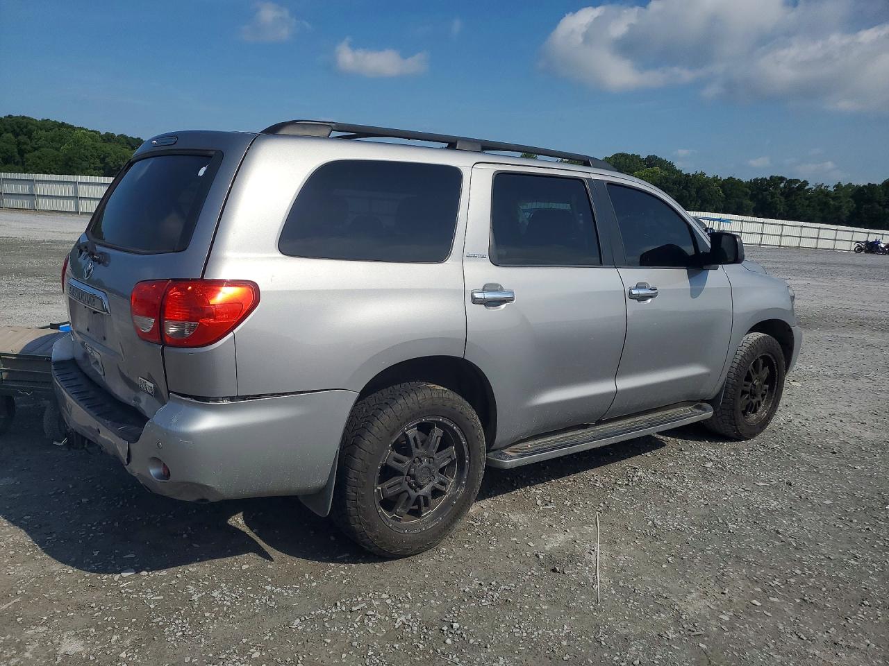 2008 Toyota Sequoia Limited Серебряный vin: 5TDZY68A98S008204