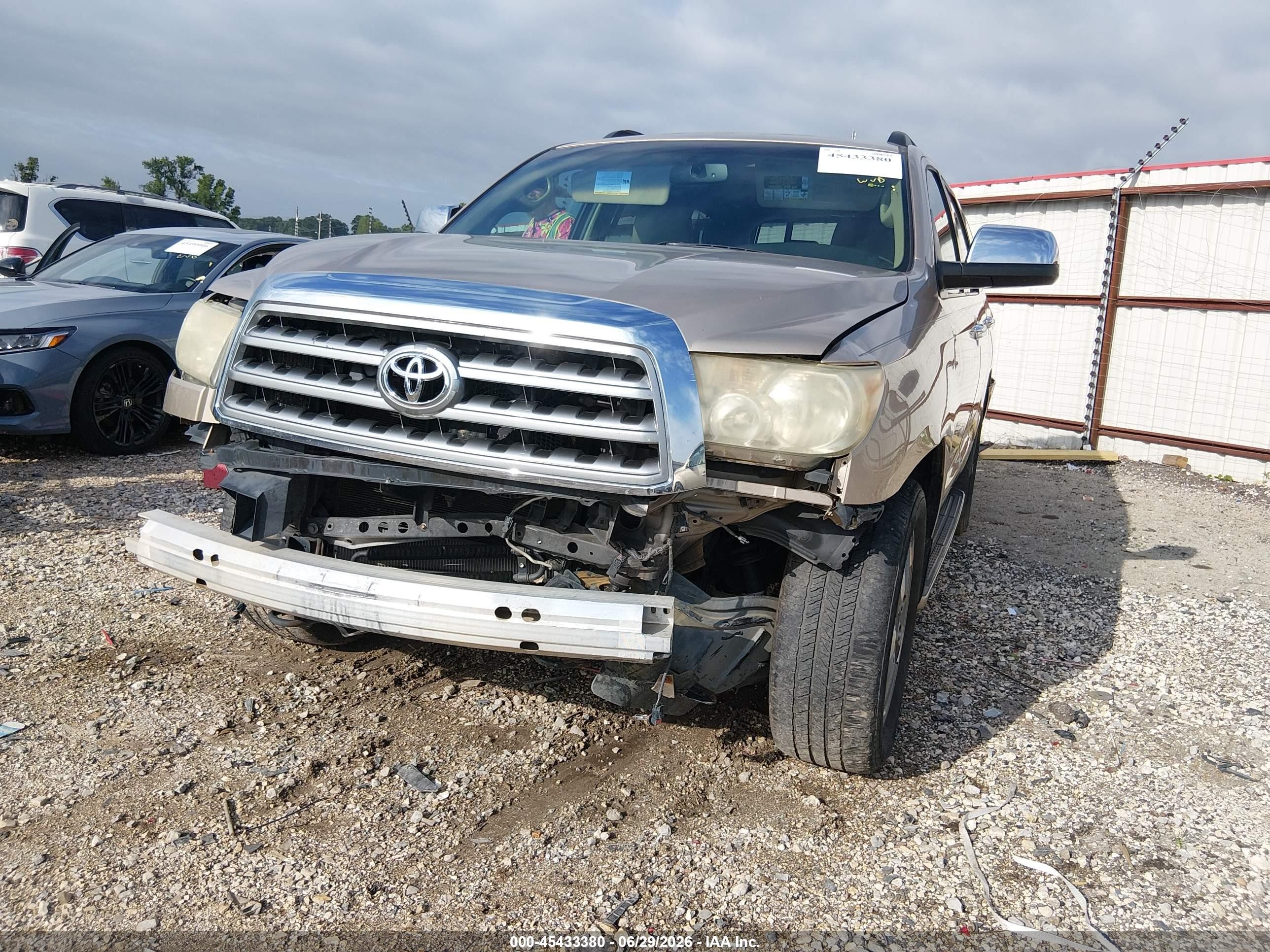 2008 Toyota Sequoia Limited 5.7l V8 Золотой vin: 5TDZY68AX8S001522