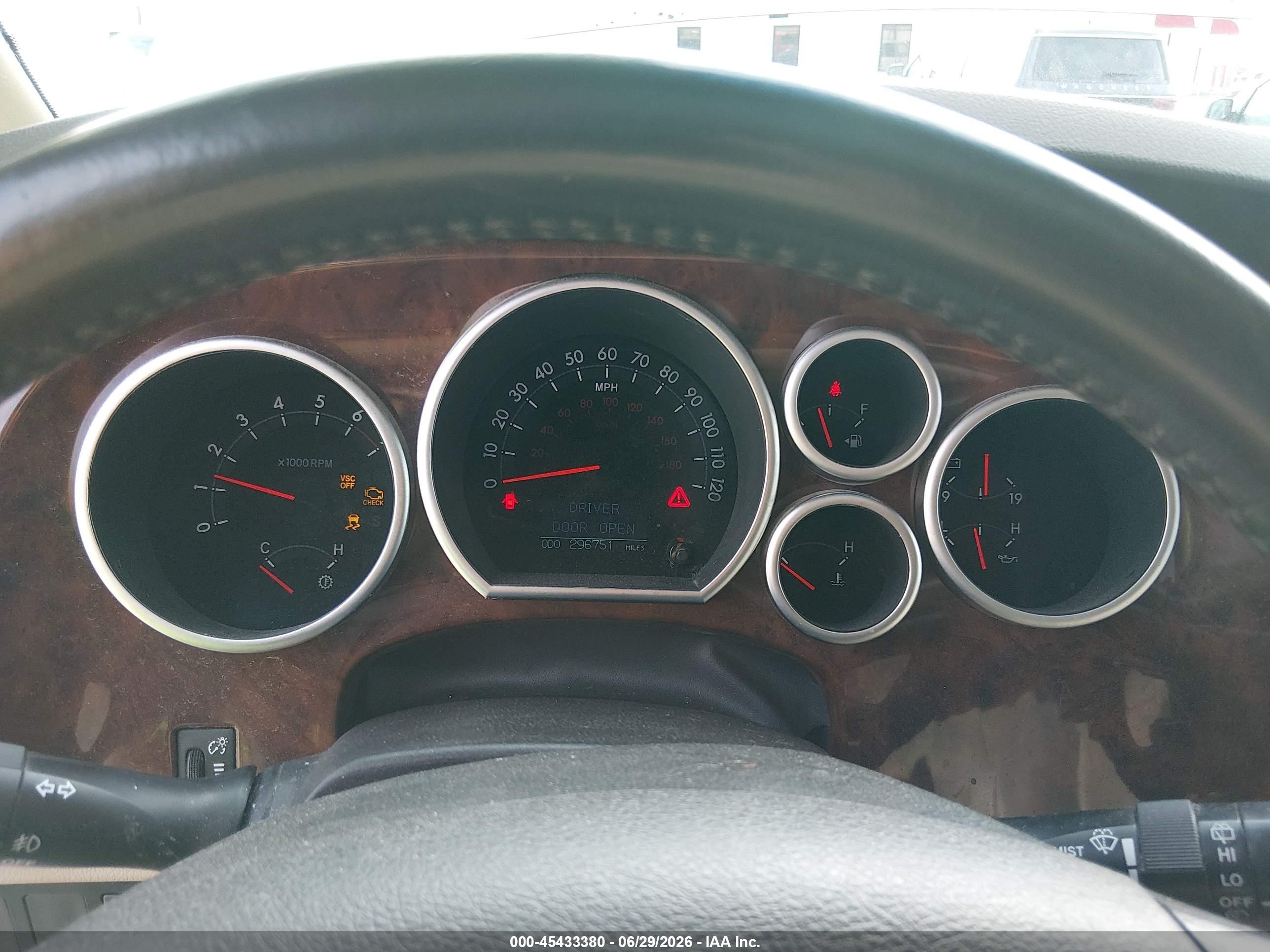 2008 Toyota Sequoia Limited 5.7l V8 Золотой vin: 5TDZY68AX8S001522