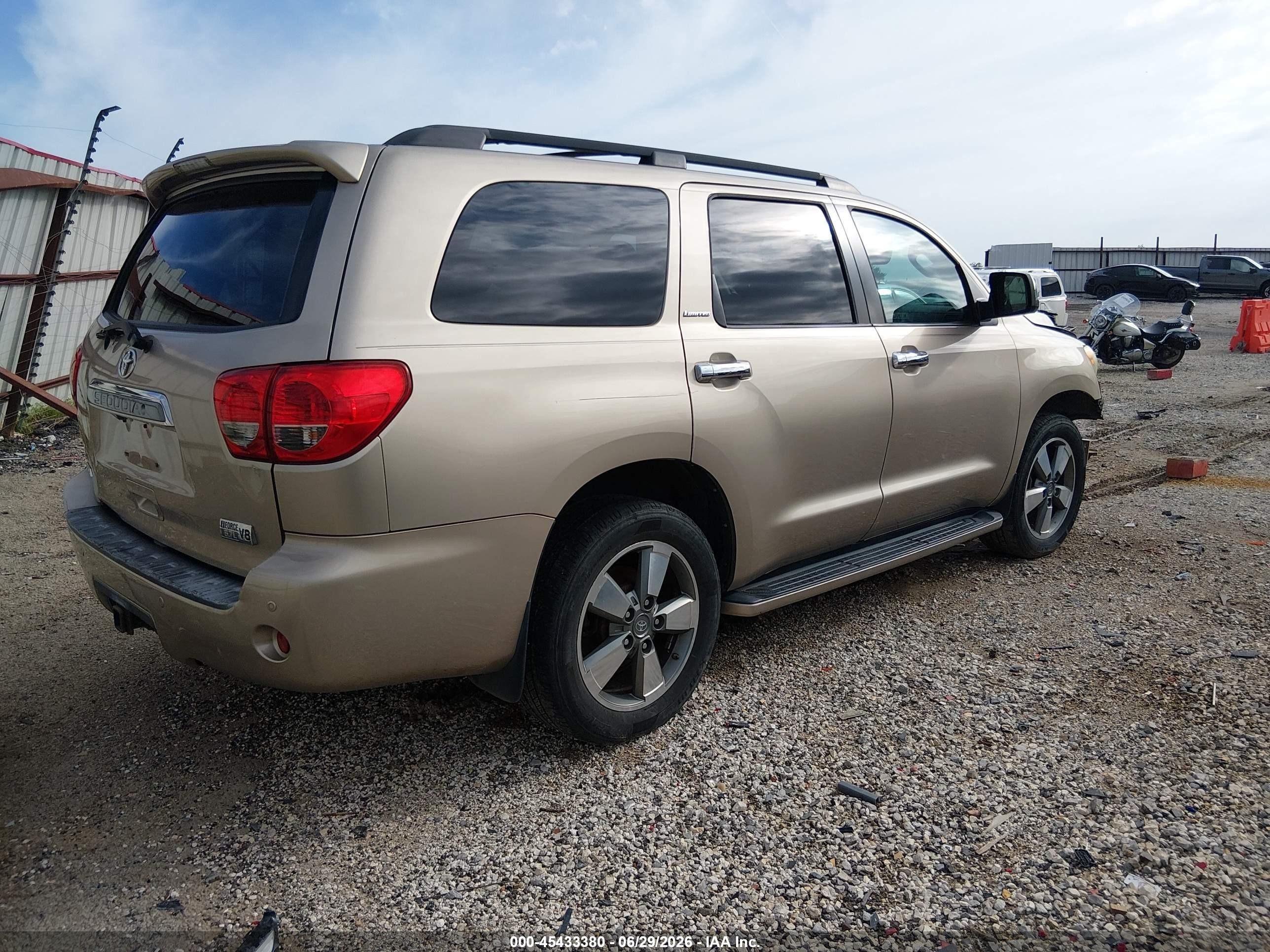 2008 Toyota Sequoia Limited 5.7l V8 Золотой vin: 5TDZY68AX8S001522