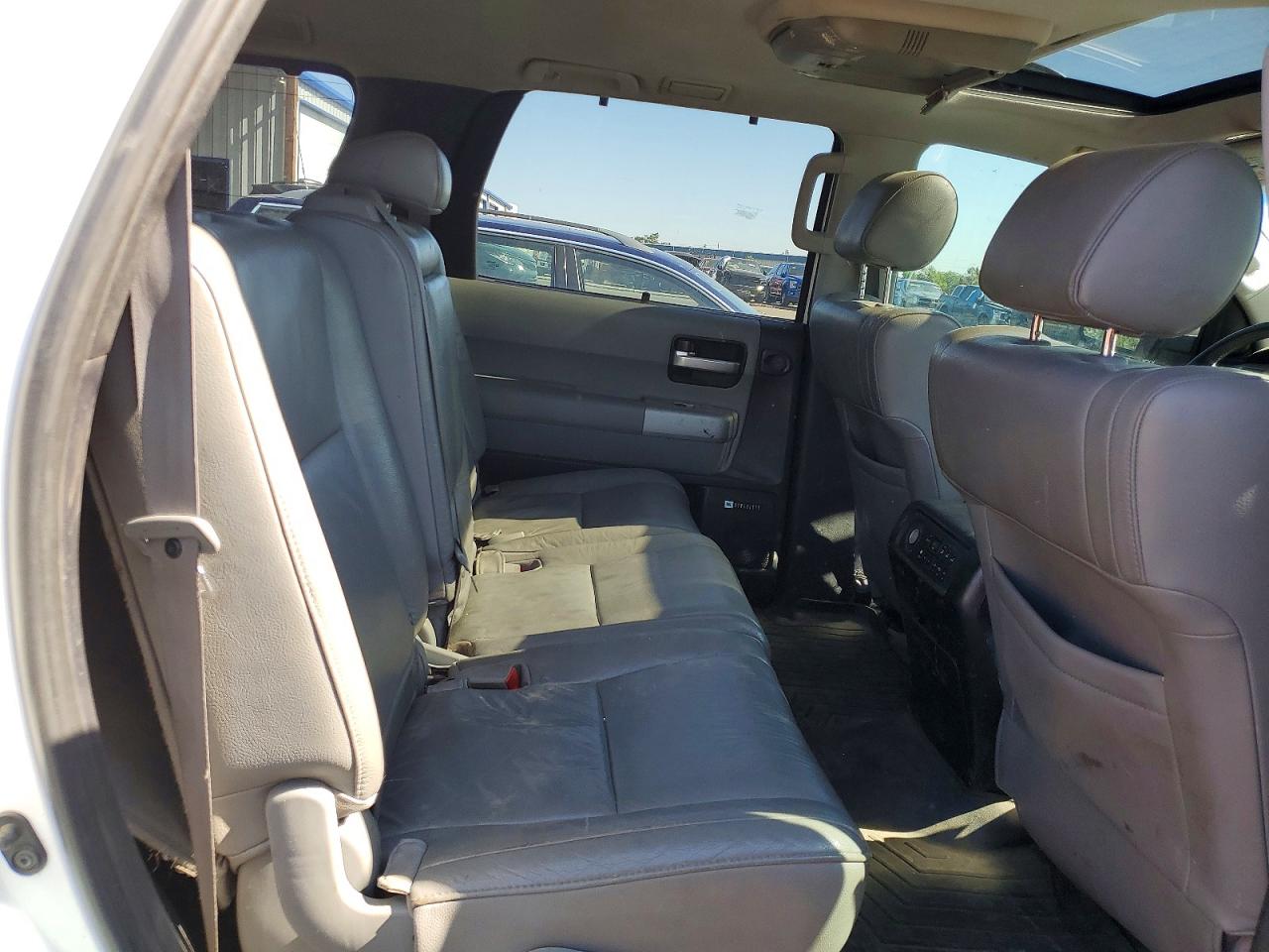 2008 Toyota Sequoia White vin: 5TDZY68AX8S005389