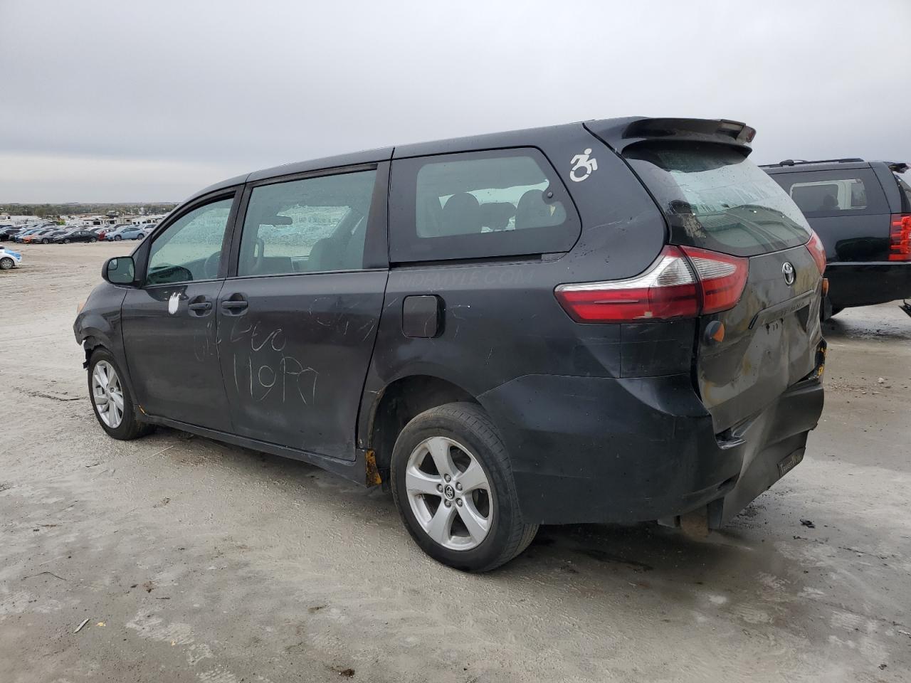 2018 Toyota Sienna L Black vin: 5TDZZ3DC5JS962795