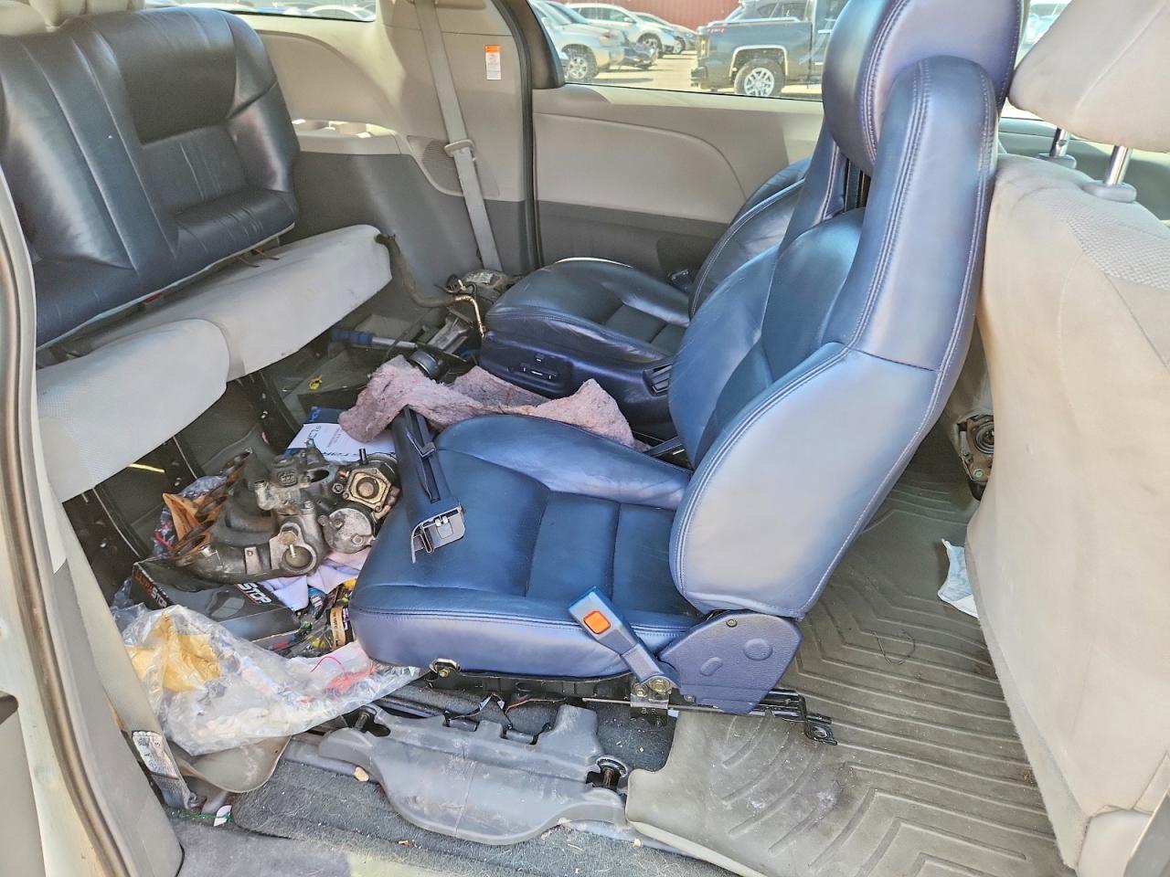 2017 Toyota Sienna L 7-passenger Белый vin: 5TDZZ3DC9HS854013