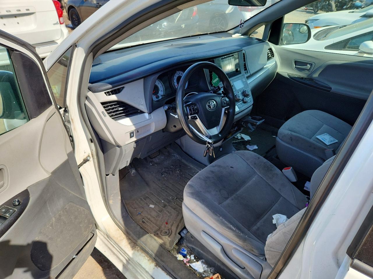 2017 Toyota Sienna L 7-passenger Белый vin: 5TDZZ3DC9HS854013