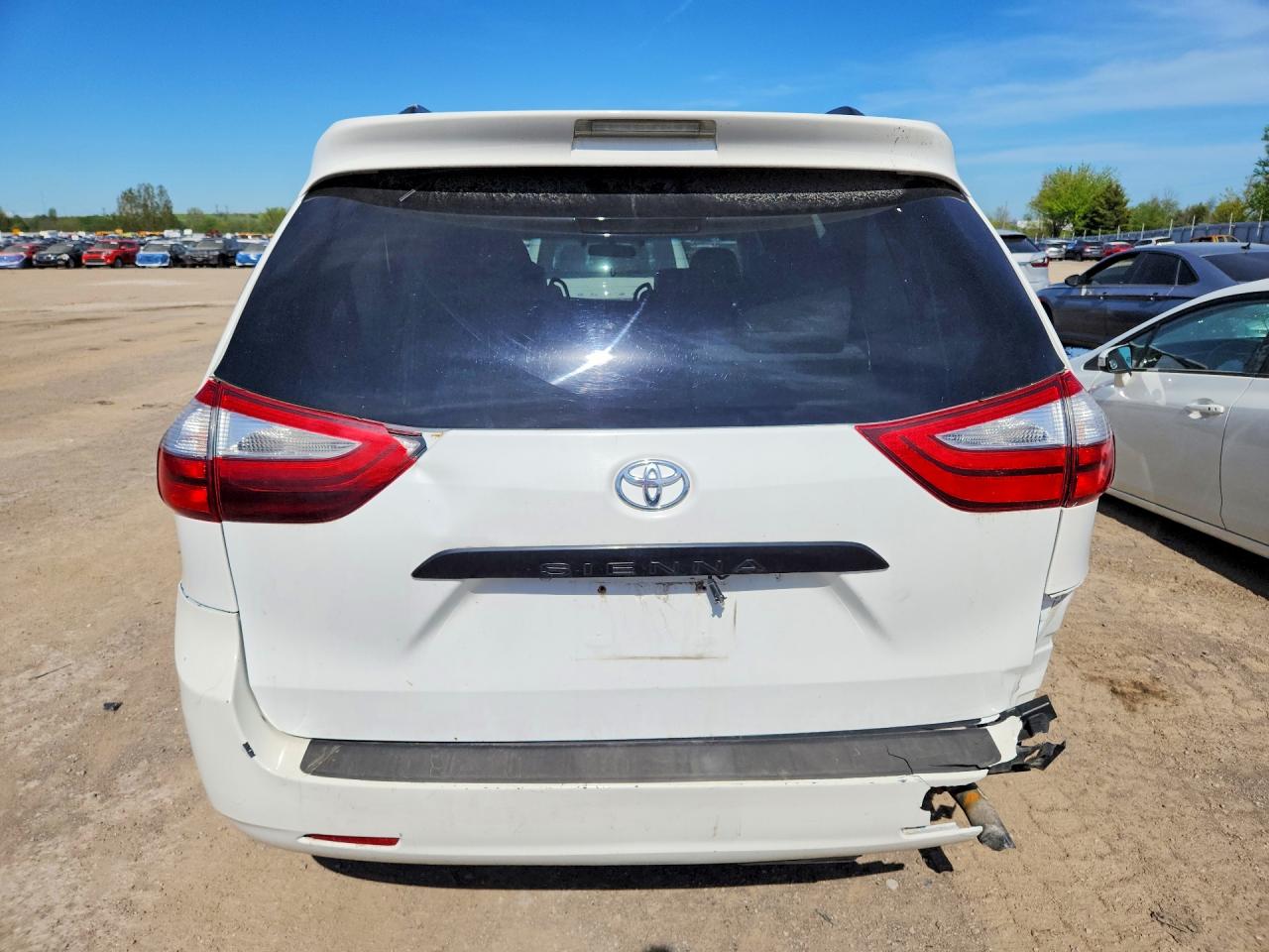 2017 Toyota Sienna L 7-passenger Белый vin: 5TDZZ3DC9HS854013
