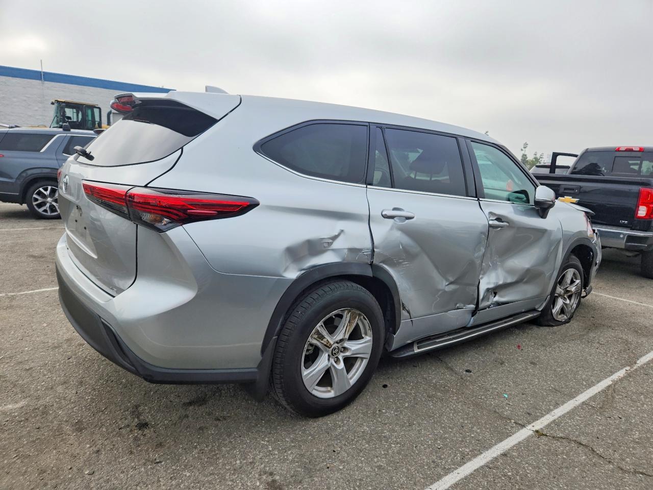 2021 Toyota Highlander Le Silver vin: 5TDZZRAH1MS040189