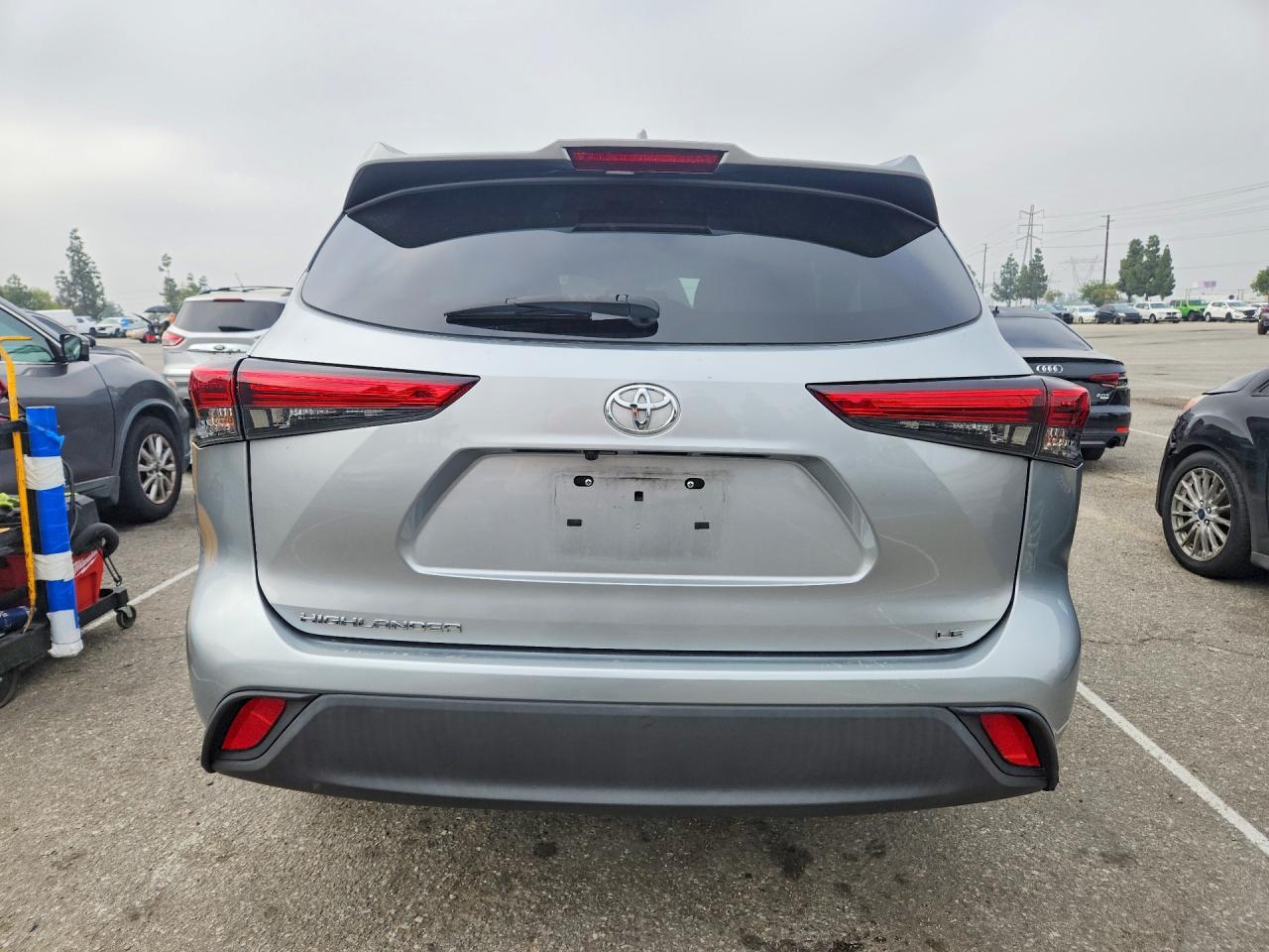 2021 Toyota Highlander Le Silver vin: 5TDZZRAH1MS040189