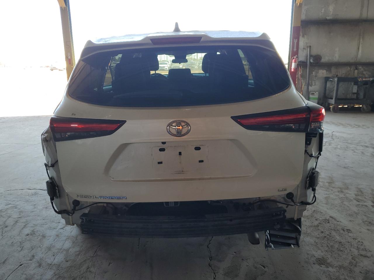 2021 Toyota Highlander L Белый vin: 5TDZZRAH8MS529964