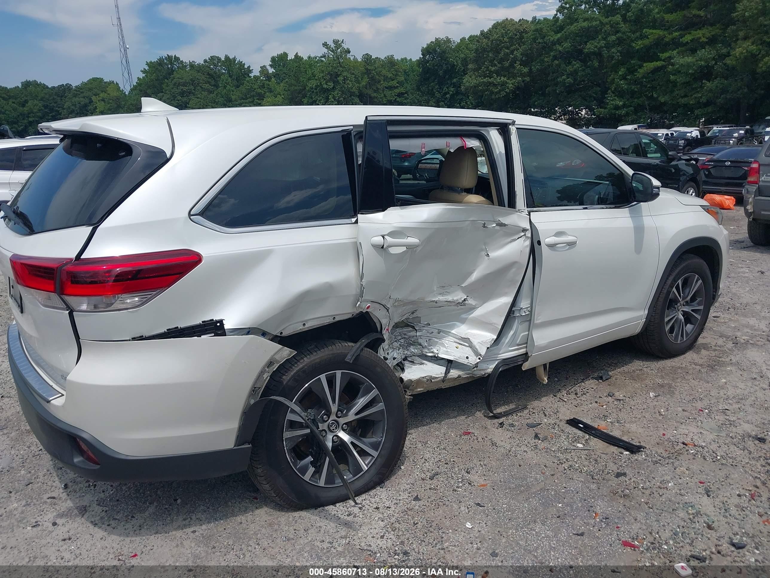 2017 Toyota Highlander Le Plus Белый vin: 5TDZZRFH3HS230493