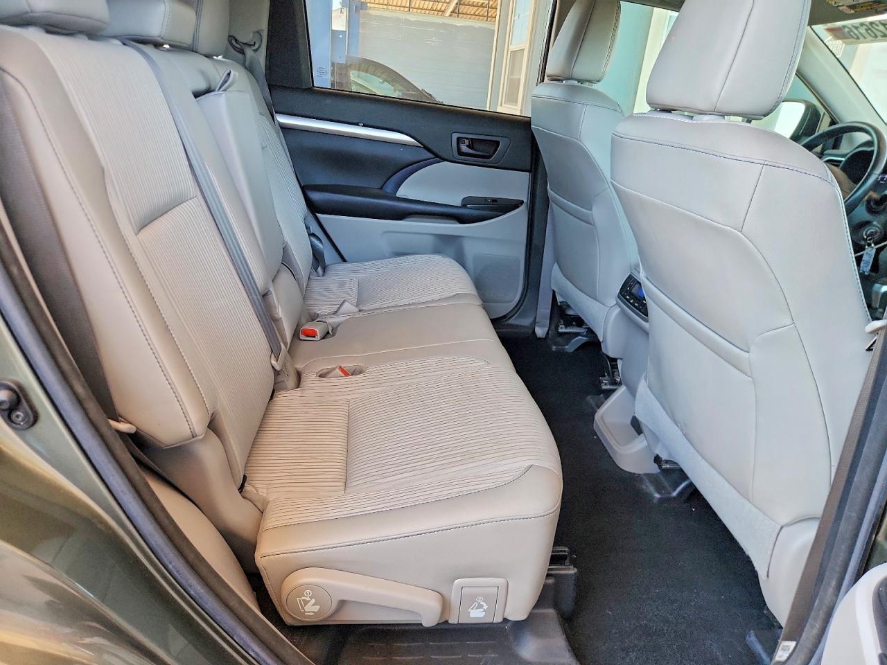 2017 Toyota Highlander Le Plus Green vin: 5TDZZRFH6HS225398