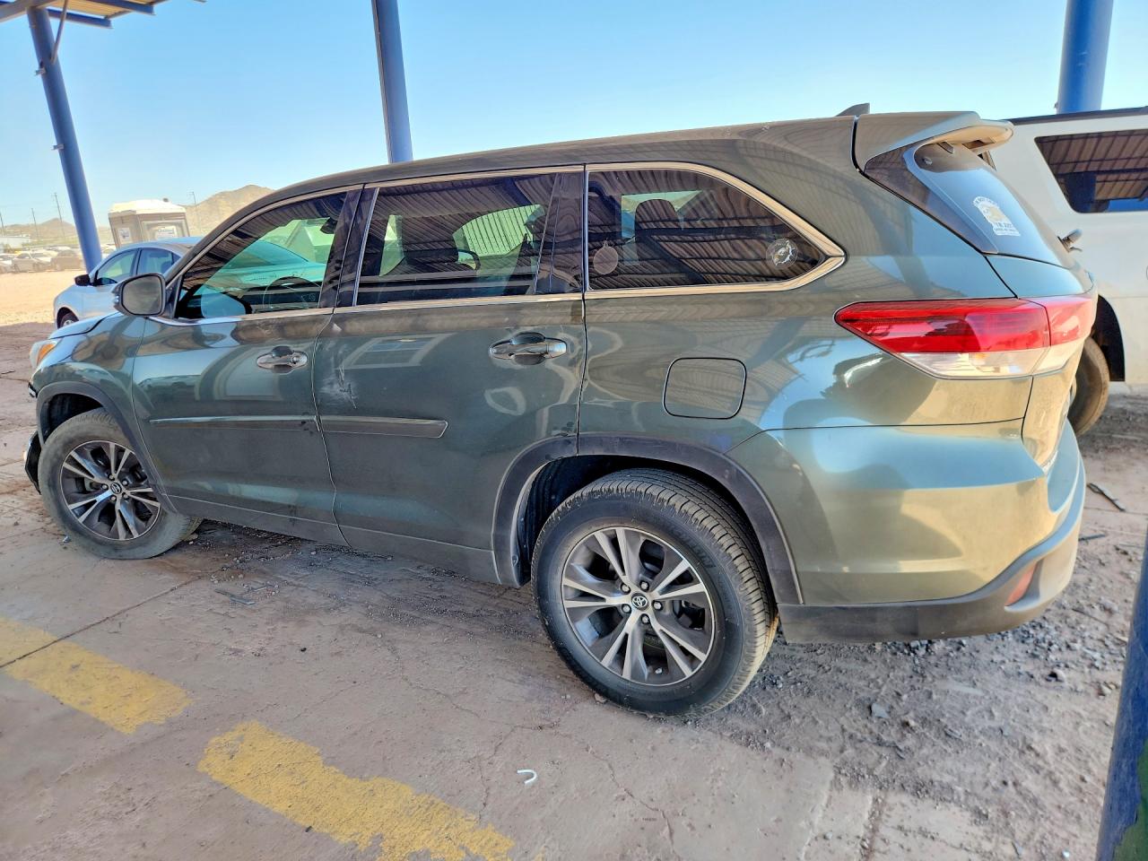 2017 Toyota Highlander Le Plus Green vin: 5TDZZRFH6HS225398