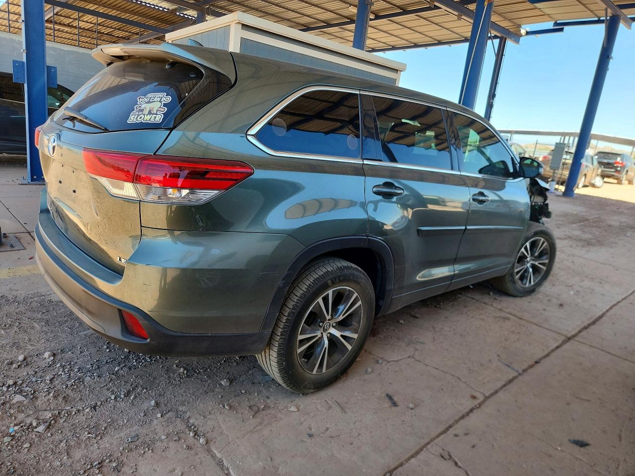 2017 Toyota Highlander Le Plus Green vin: 5TDZZRFH6HS225398
