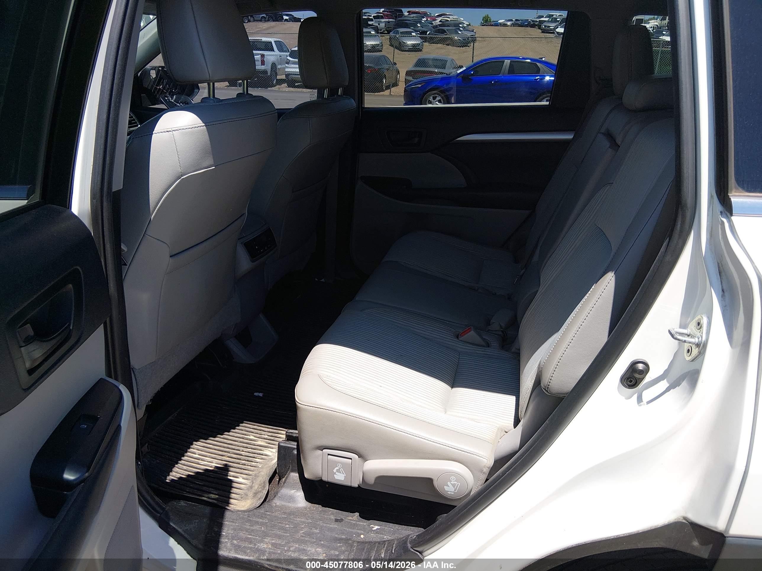 2019 Toyota Highlander Le Plus Белый vin: 5TDZZRFH6KS302679