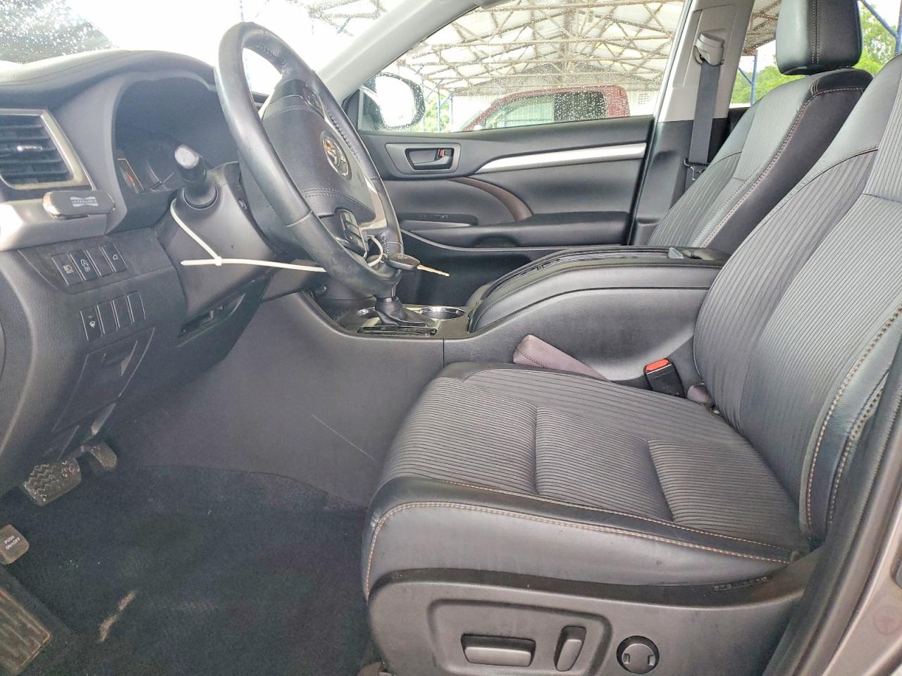 2019 Toyota Highlander Le Plus Gray vin: 5TDZZRFH7KS326912