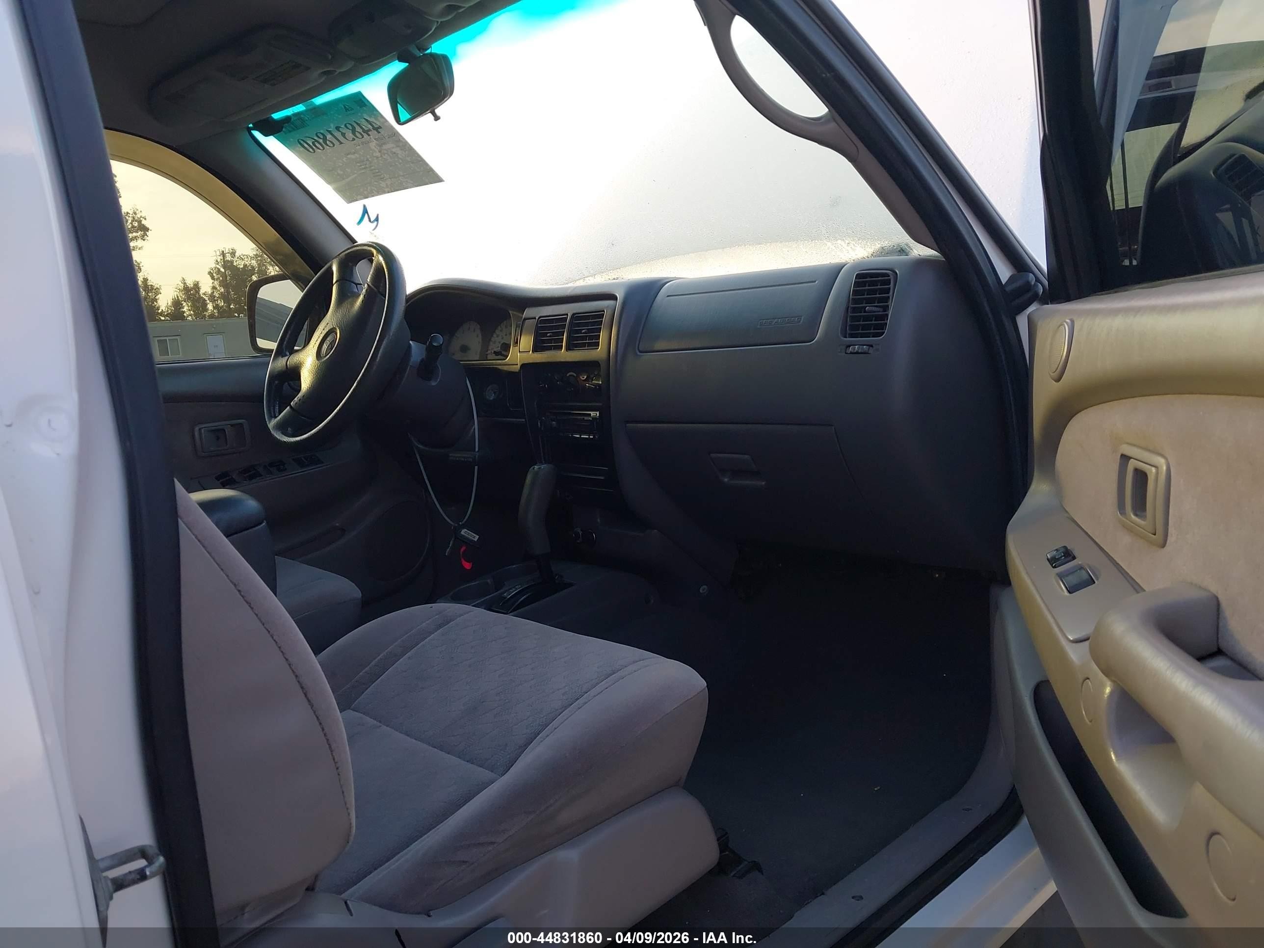2001 Toyota Tacoma Prerunner V6 White vin: 5TEGN92N91Z731914