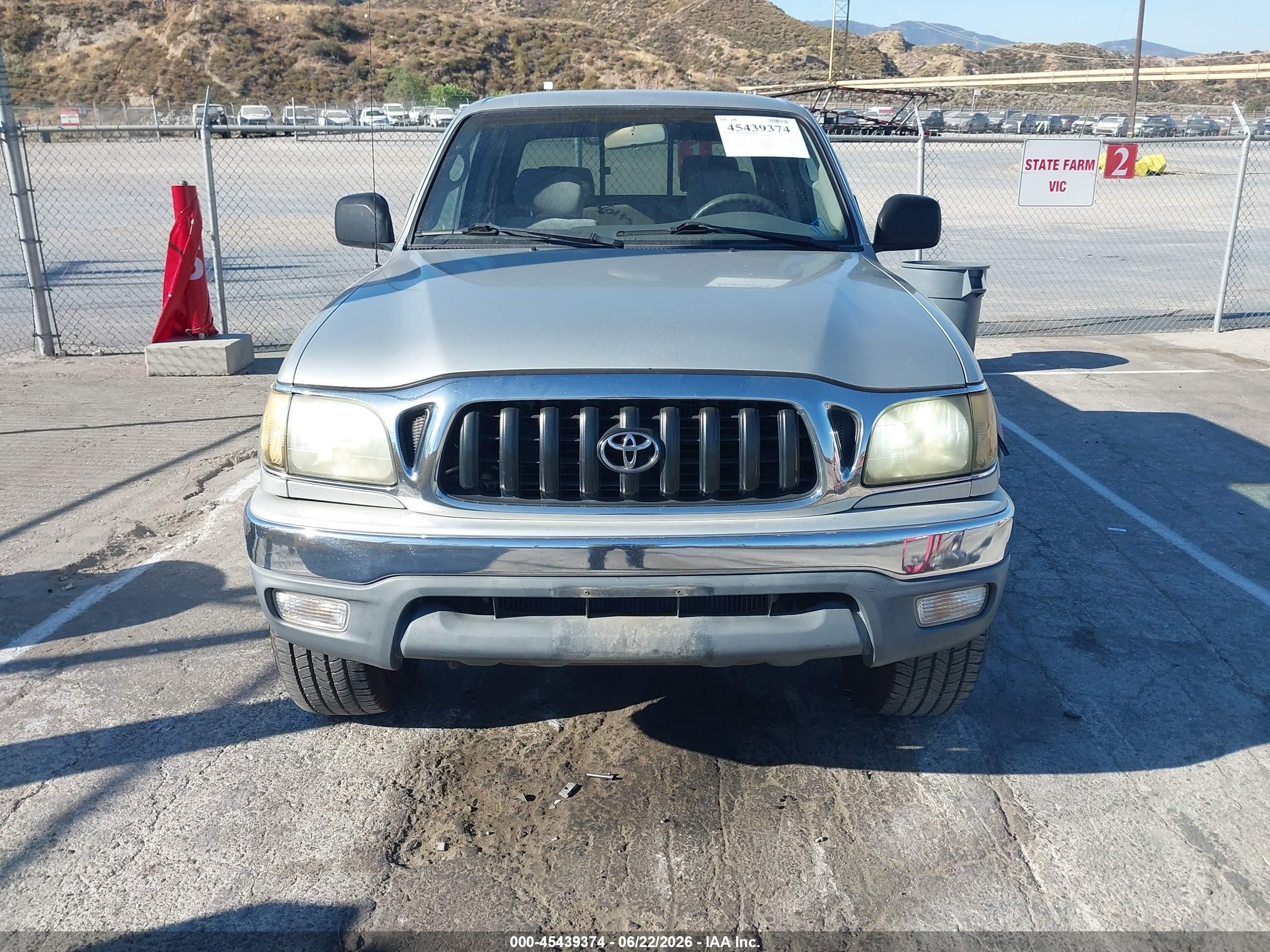 2002 Toyota Tacoma Prerunner V6 Silver vin: 5TEGN92NX2Z894671