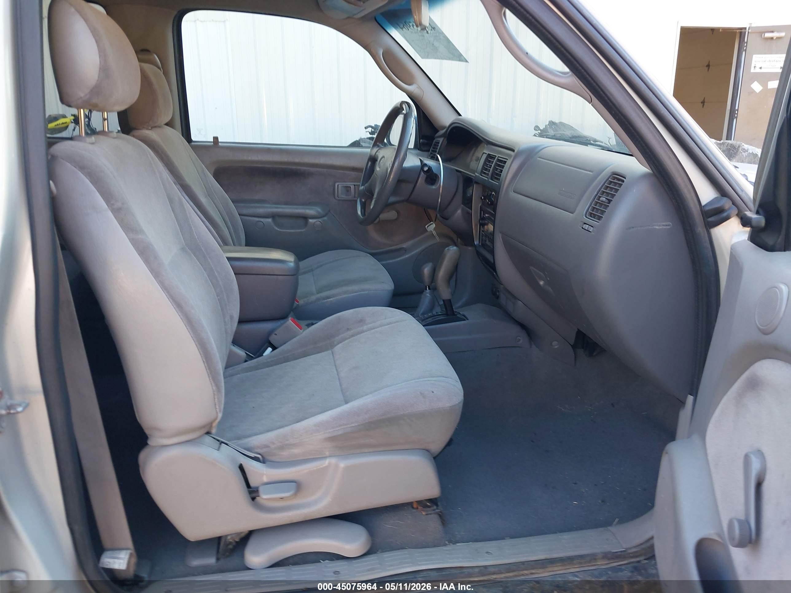 2004 Toyota Tacoma Base V6 Beige vin: 5TEHN72N64Z377573